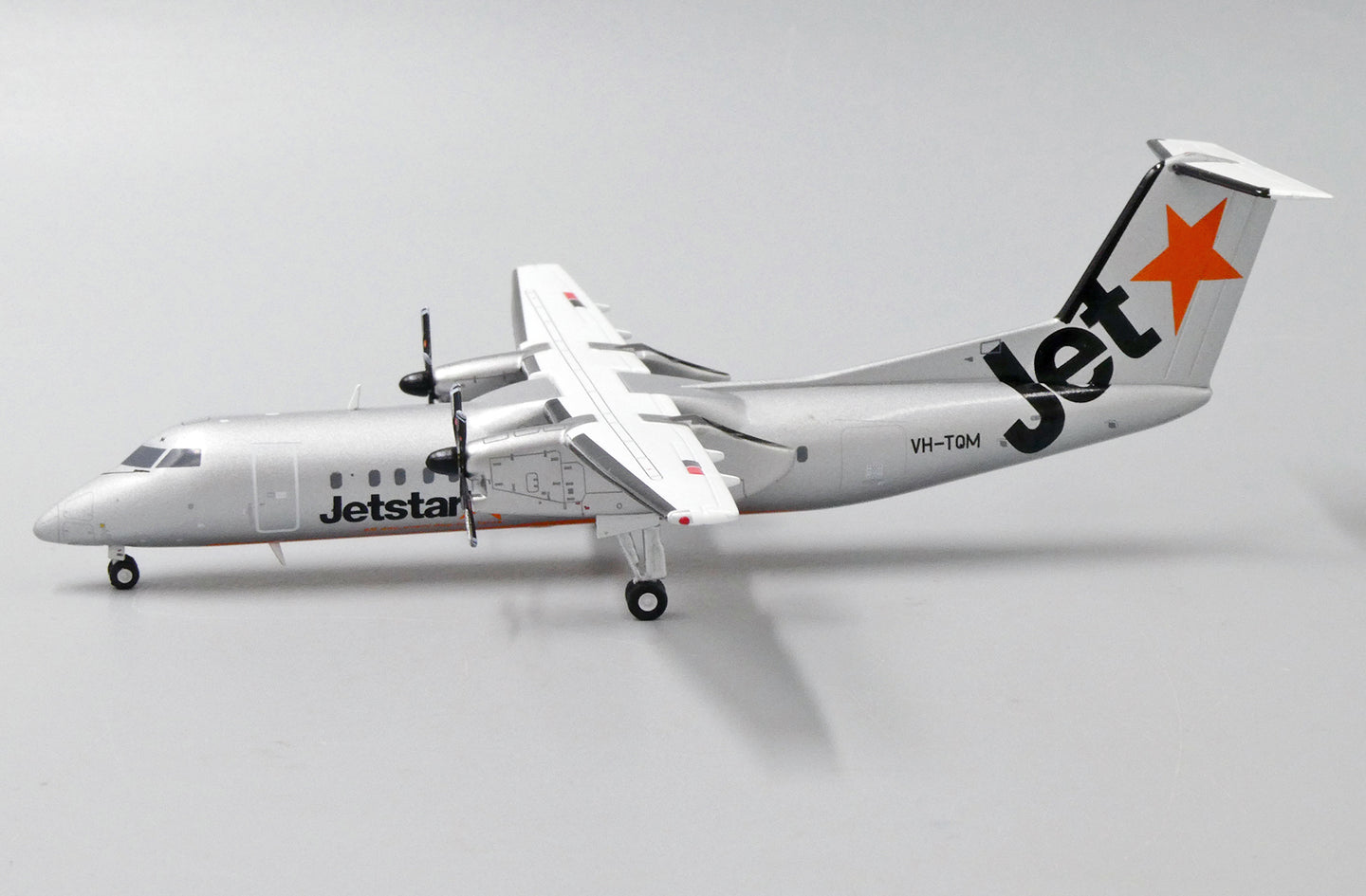JC WINGS DASH8-Q300 JETSTAR AIRWAYS REG: VH-TQM