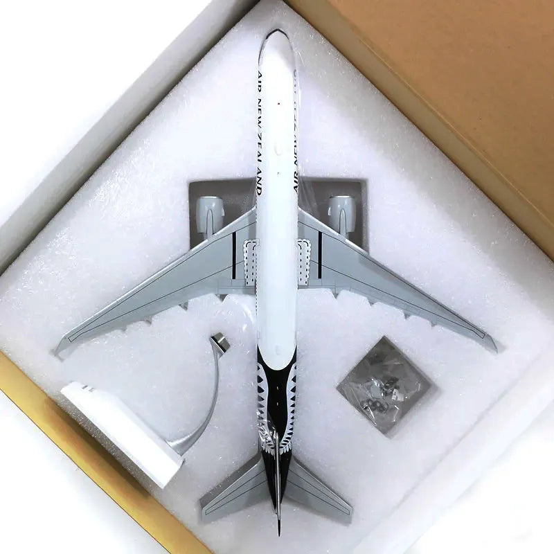 JCWINGS AIR NEW ZEALAND B777-300ER REG: ZK-OKS