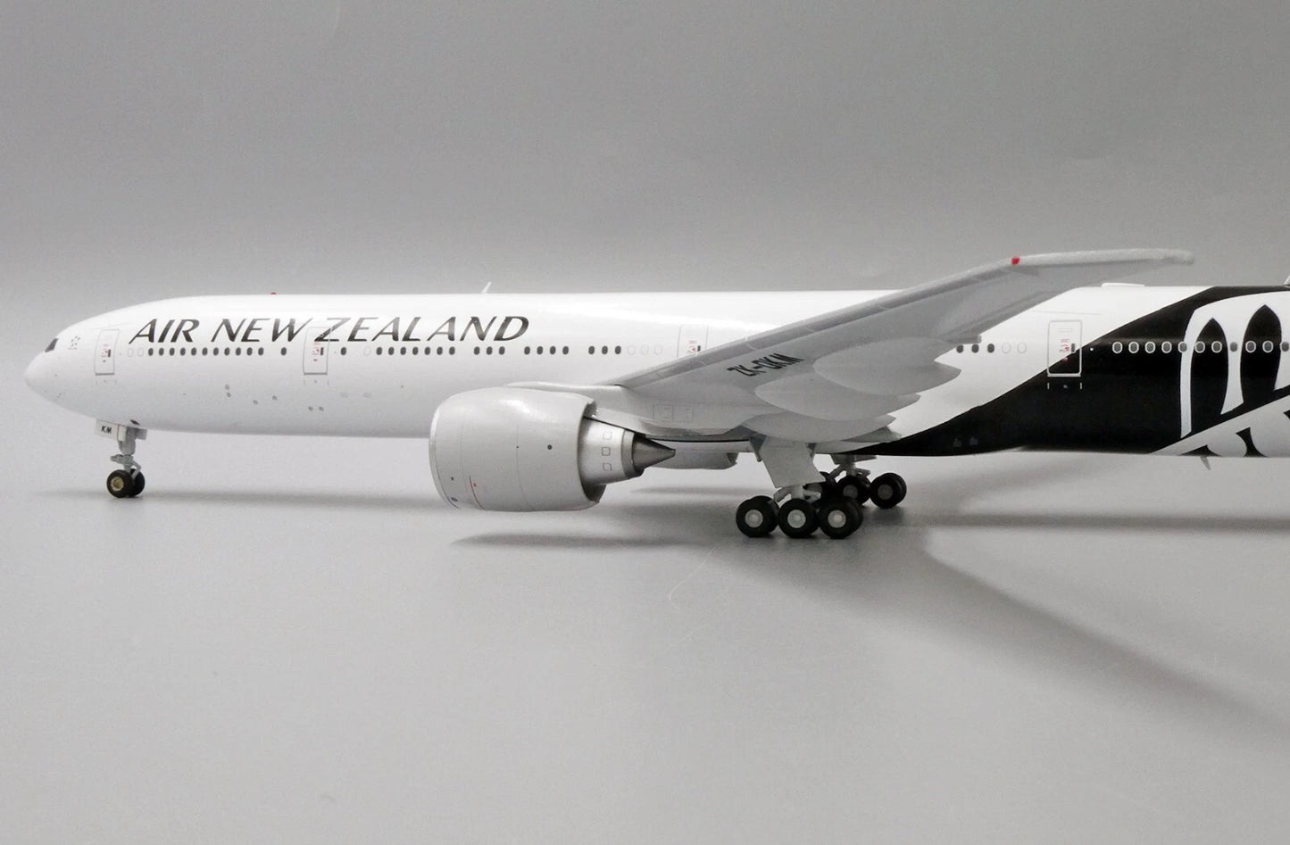 JCWING  B777-300ER AIR NEW ZEALAND REG: ZK-OKM