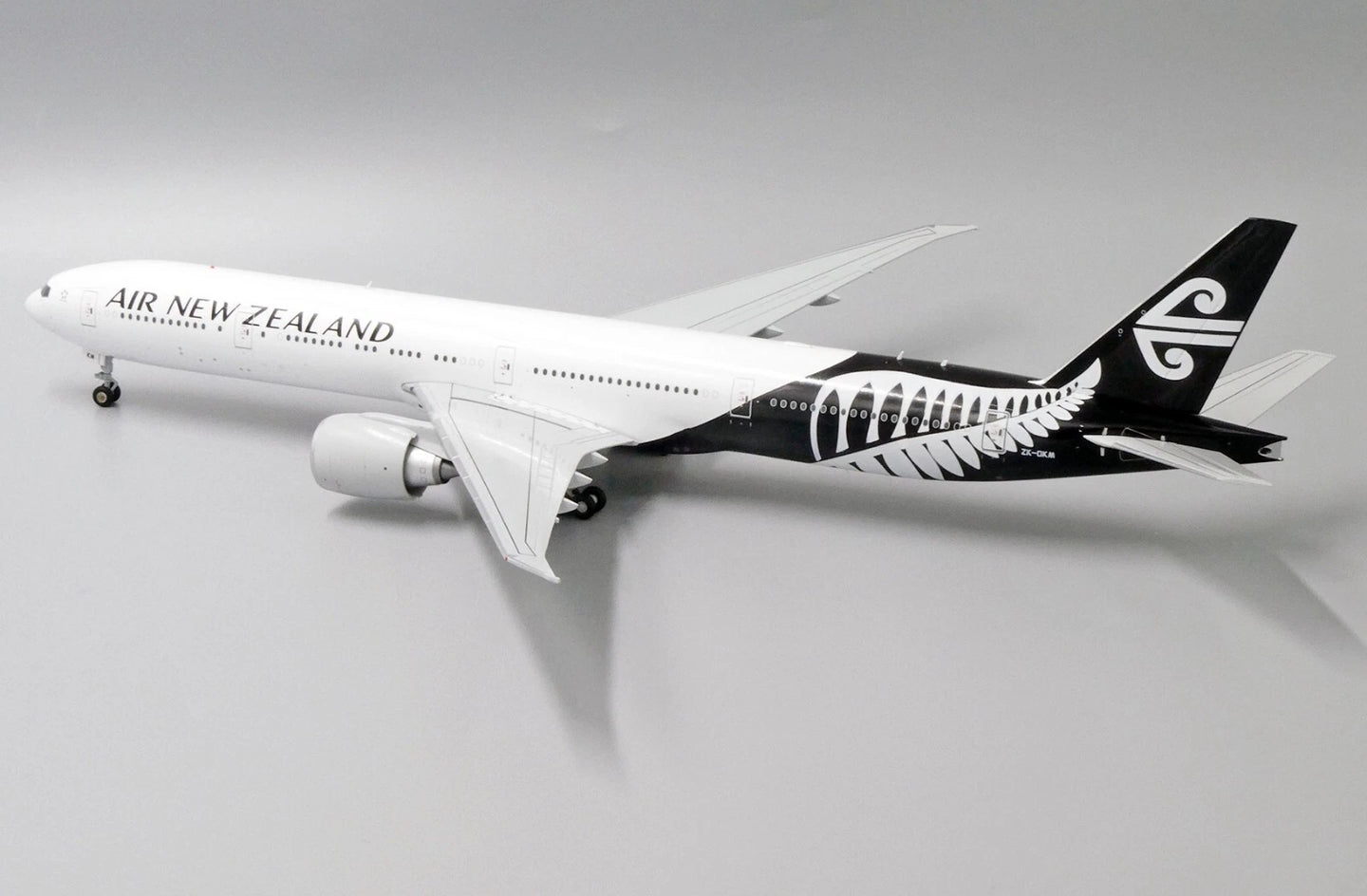 JCWING  B777-300ER AIR NEW ZEALAND REG: ZK-OKM