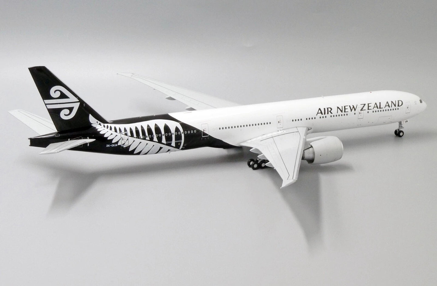 JCWING  B777-300ER AIR NEW ZEALAND REG: ZK-OKM