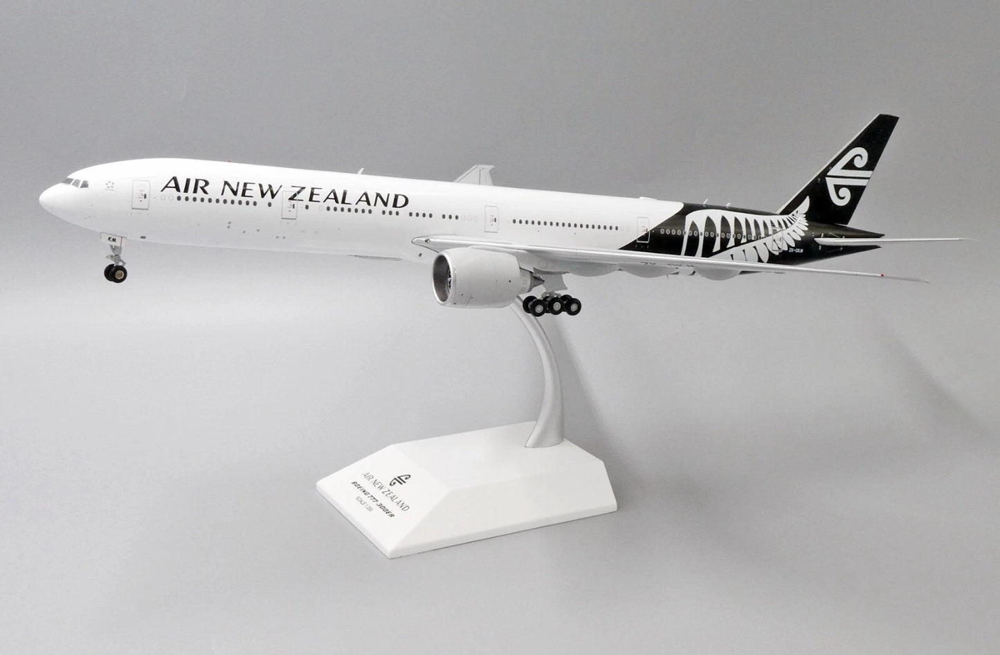 JCWING  B777-300ER AIR NEW ZEALAND REG: ZK-OKM
