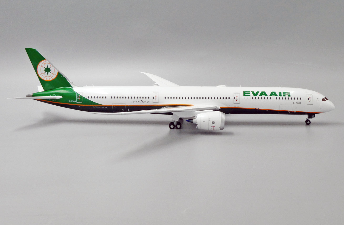 JCWINGS BOEING 787-10 EVA AIR REG: B-17805