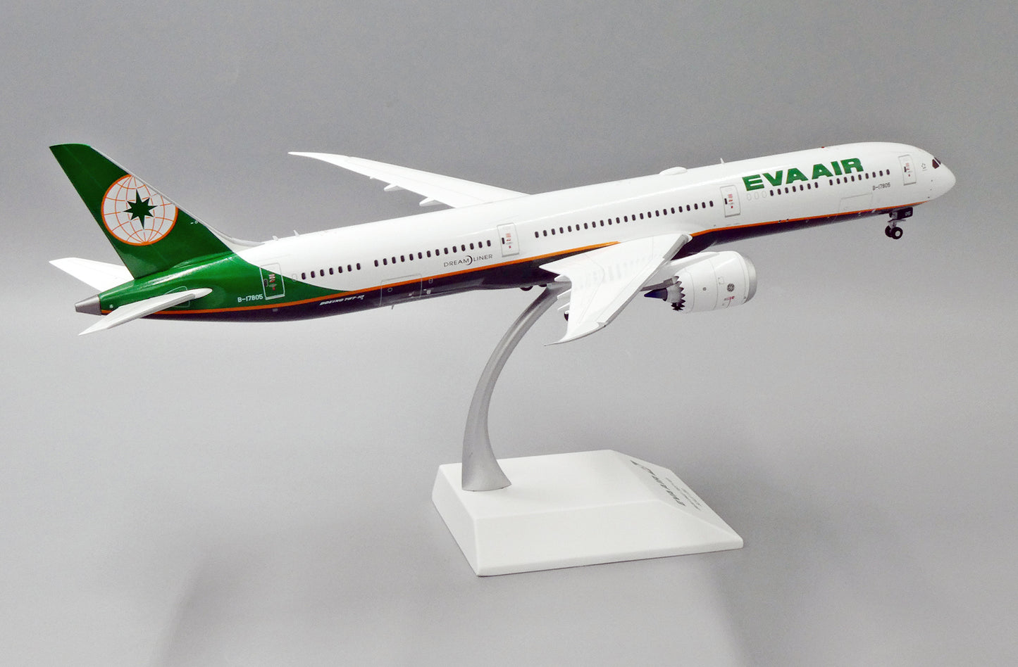 JCWINGS BOEING 787-10 EVA AIR REG: B-17805