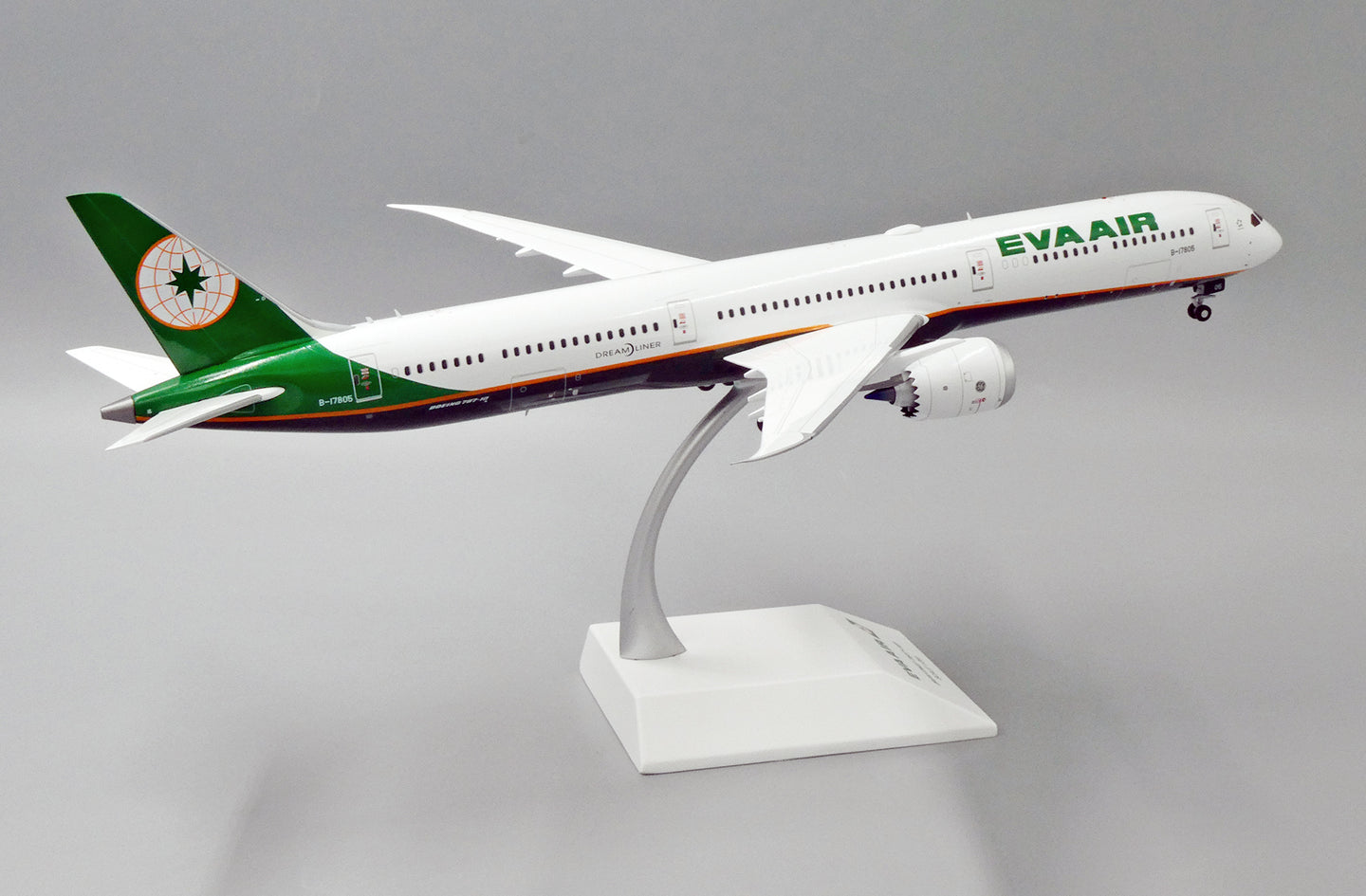 JCWINGS BOEING 787-10 EVA AIR REG: B-17805