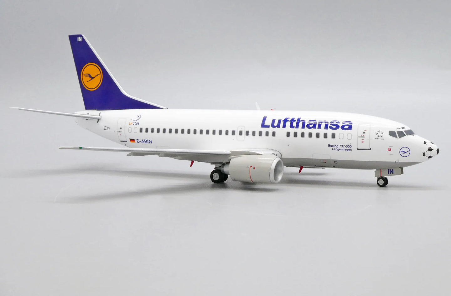 JC WINGS B737-500 LUFTHANSA "FOOTBALL NOSE" REG: D-ABIN