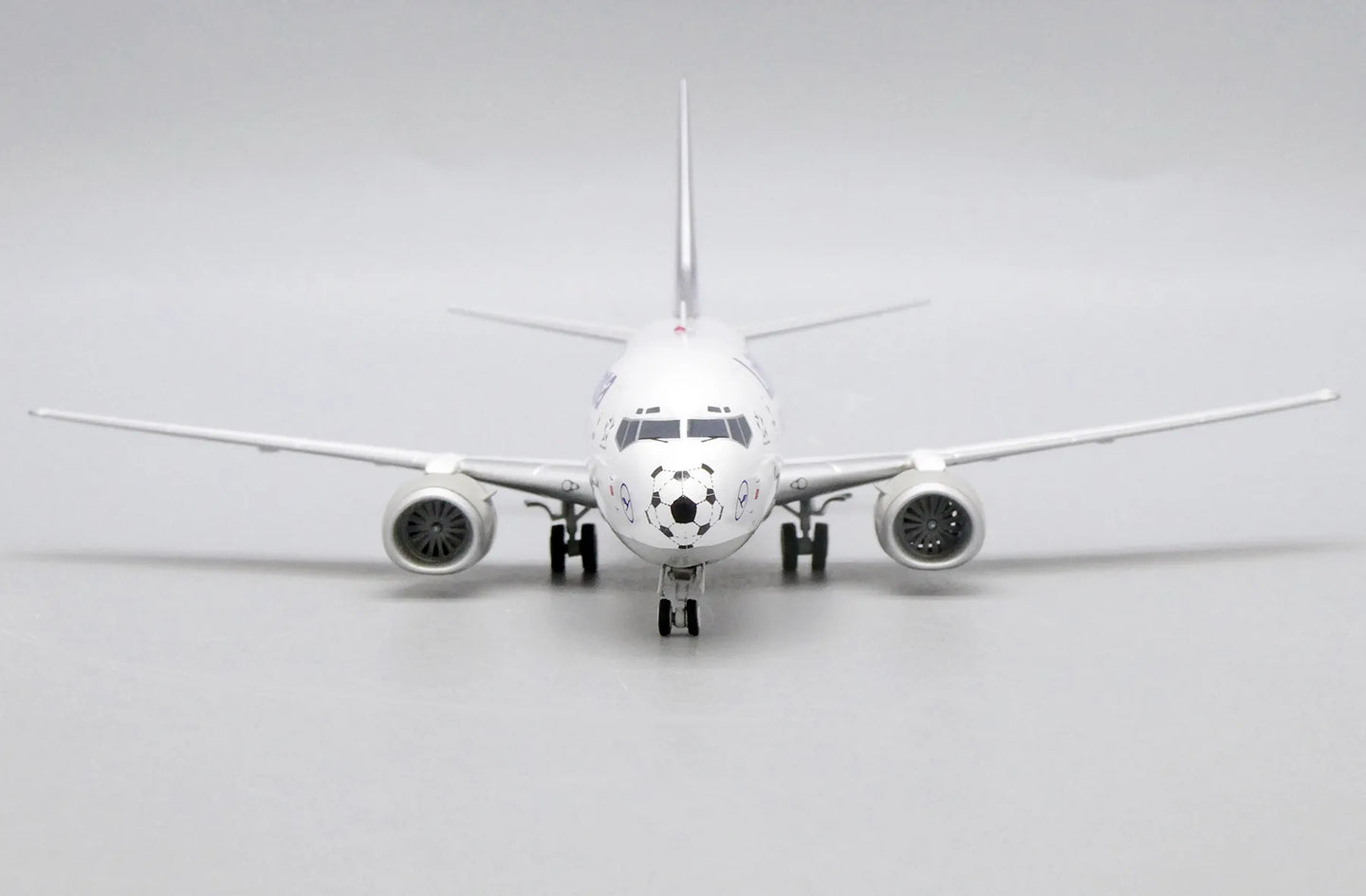 JC WINGS B737-500 LUFTHANSA "FOOTBALL NOSE" REG: D-ABIN