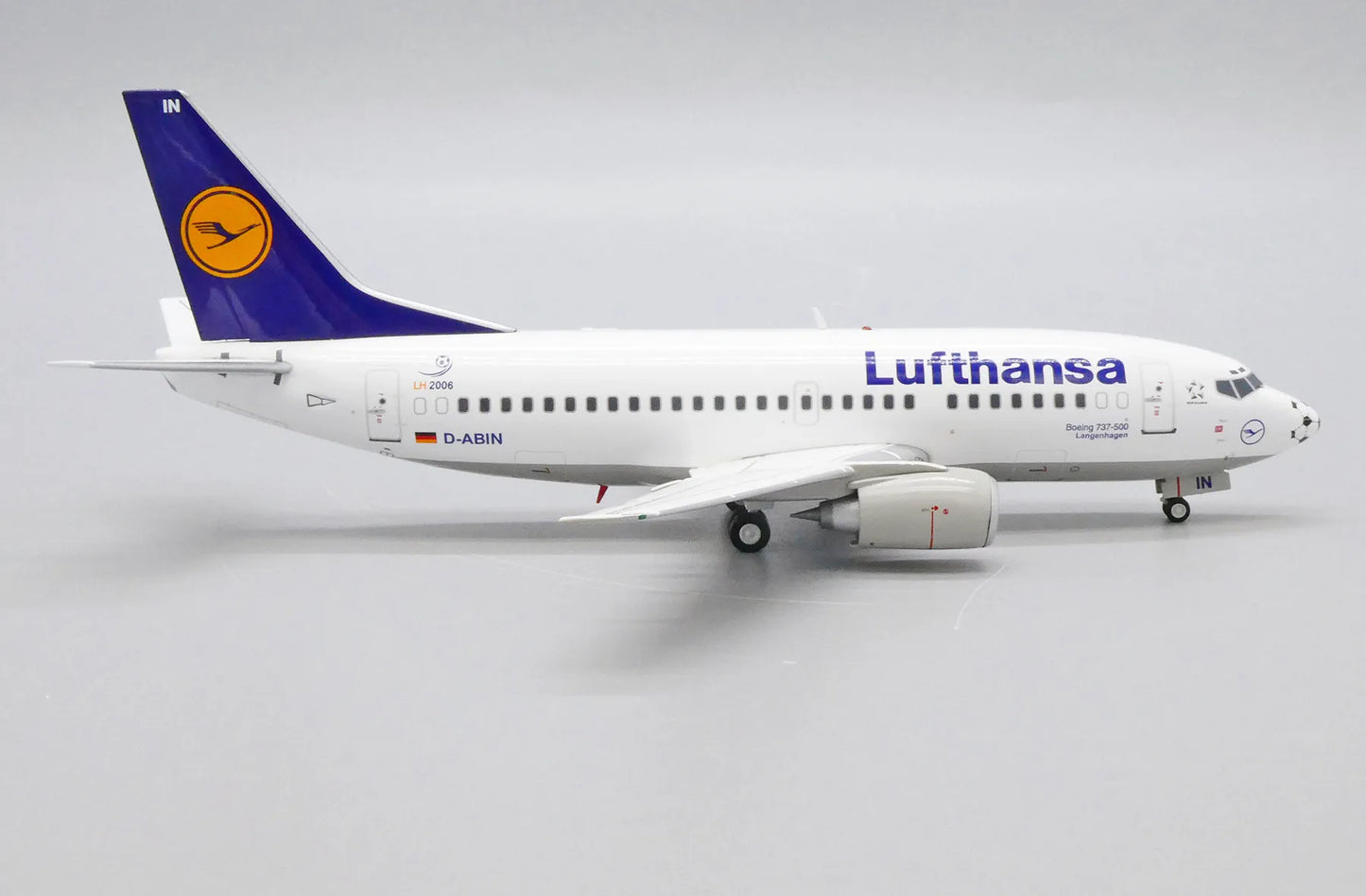 JC WINGS B737-500 LUFTHANSA "FOOTBALL NOSE" REG: D-ABIN