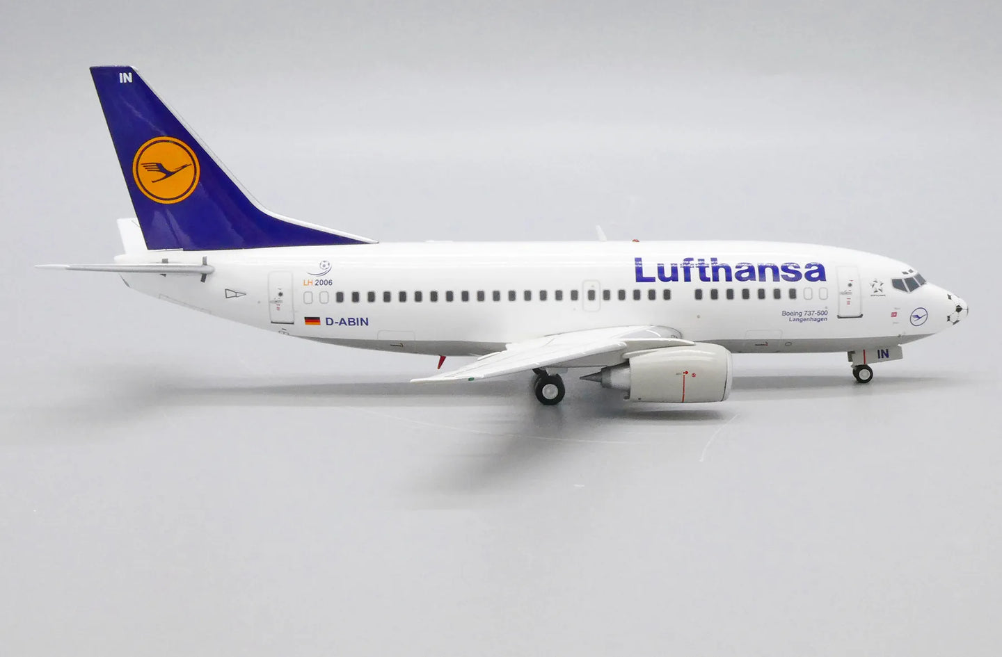 JC WINGS B737-500 LUFTHANSA "FOOTBALL NOSE" REG: D-ABIN