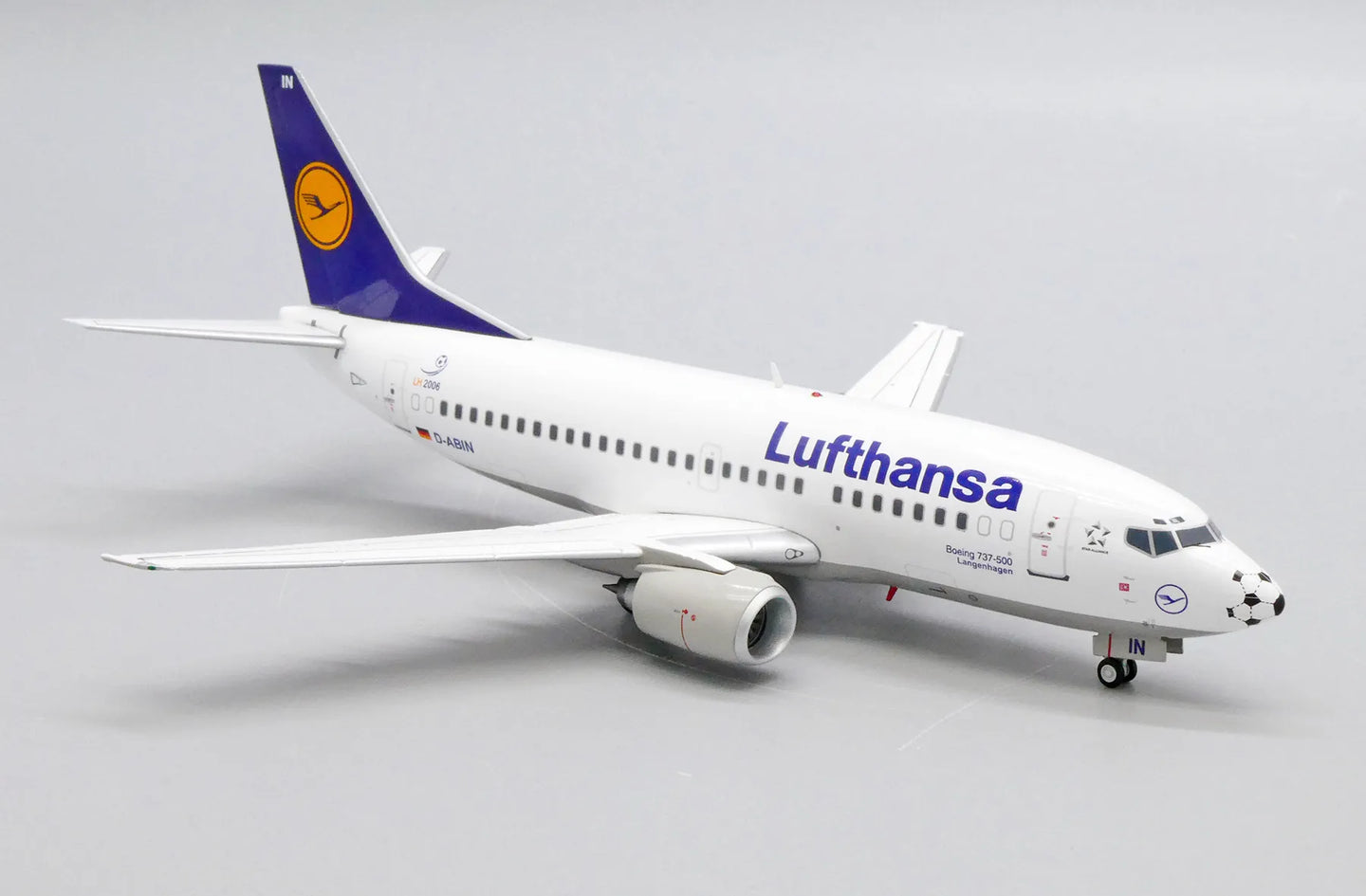 JC WINGS B737-500 LUFTHANSA "FOOTBALL NOSE" REG: D-ABIN
