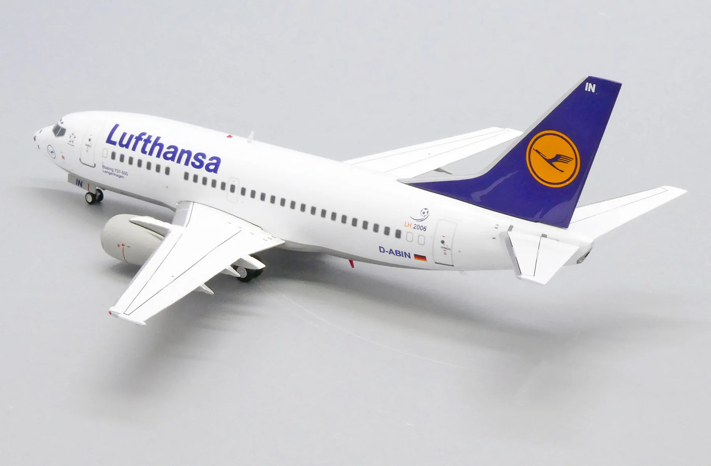 JC WINGS B737-500 LUFTHANSA "FOOTBALL NOSE" REG: D-ABIN