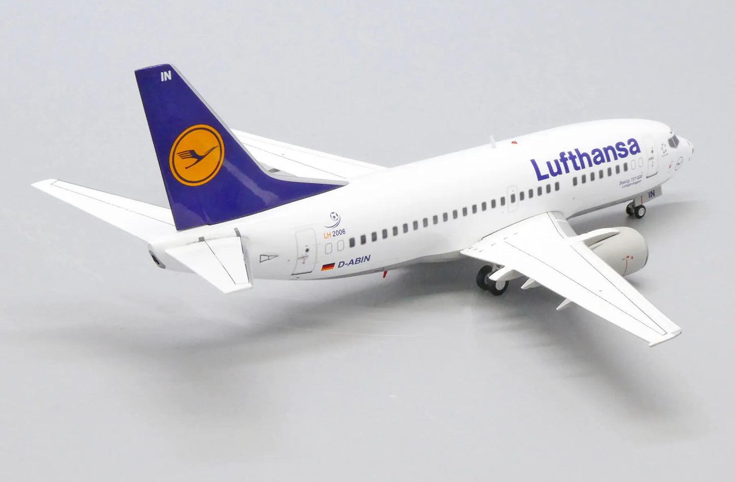 JC WINGS B737-500 LUFTHANSA "FOOTBALL NOSE" REG: D-ABIN