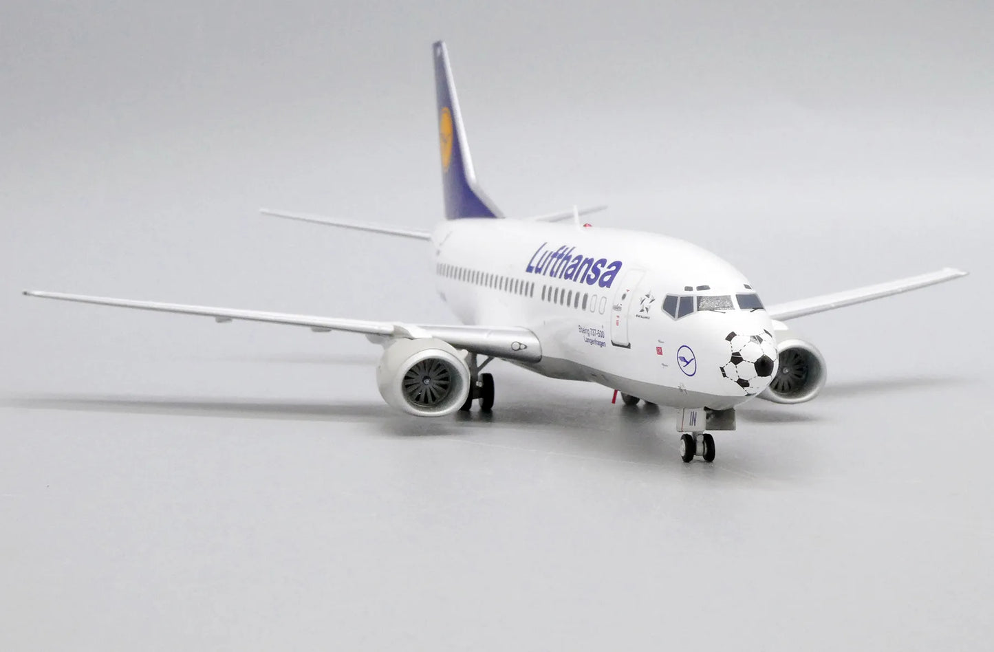 JC WINGS B737-500 LUFTHANSA "FOOTBALL NOSE" REG: D-ABIN