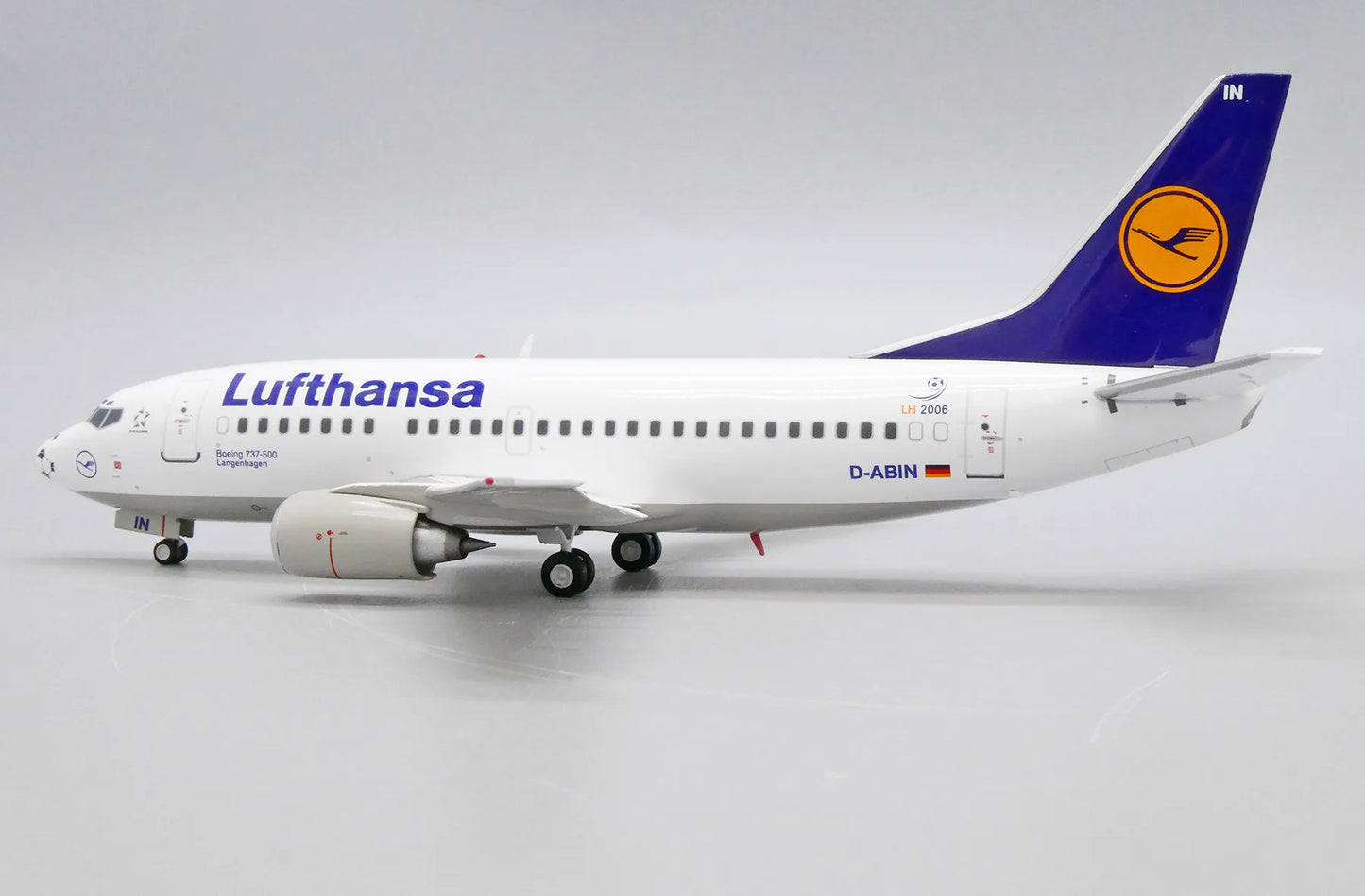 JC WINGS B737-500 LUFTHANSA "FOOTBALL NOSE" REG: D-ABIN