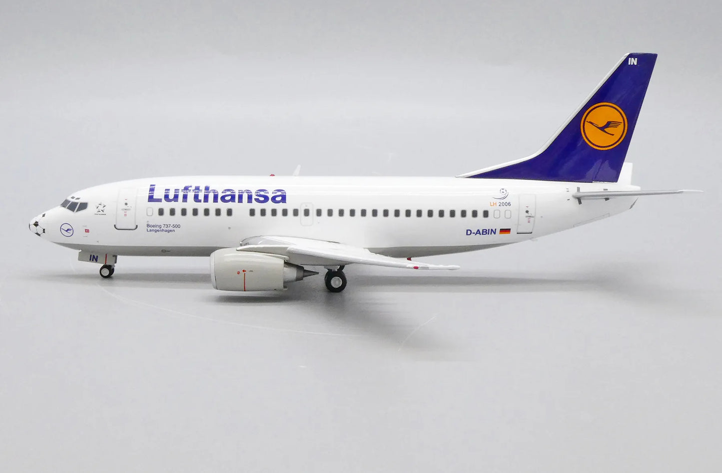 JC WINGS B737-500 LUFTHANSA "FOOTBALL NOSE" REG: D-ABIN