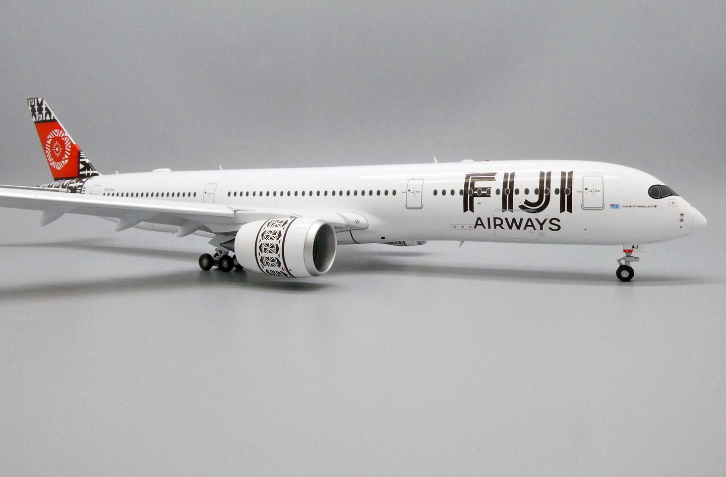 JC WINGS A350-900XWB FIJI AIRWAYS (FLAPS DOWN) REG: DQ-FAJ