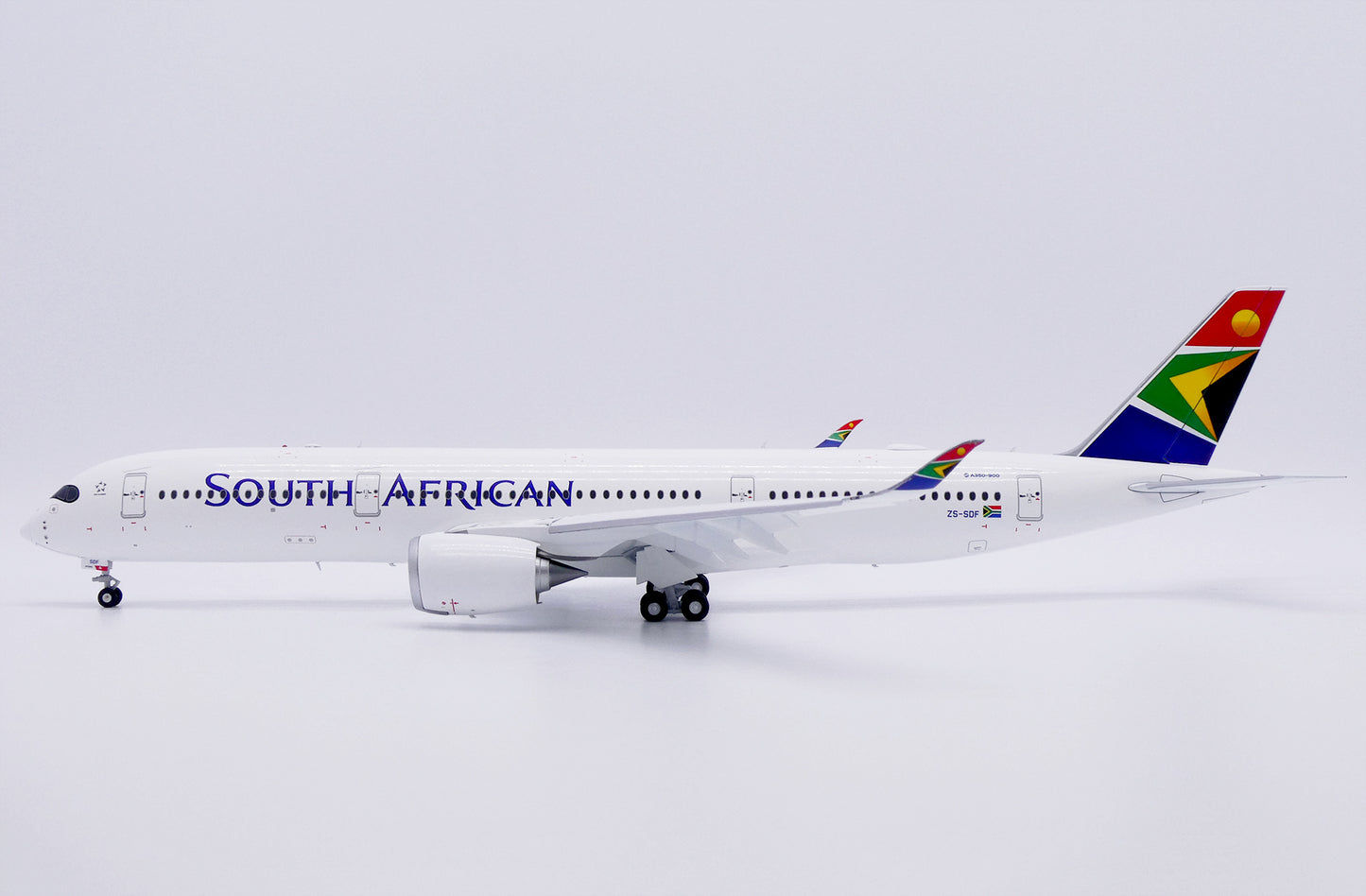 JC WINGS A350-900XWB SOUTH AFRICAN AIRWAYS (FLAPS DOWN) REG: ZS-SDF