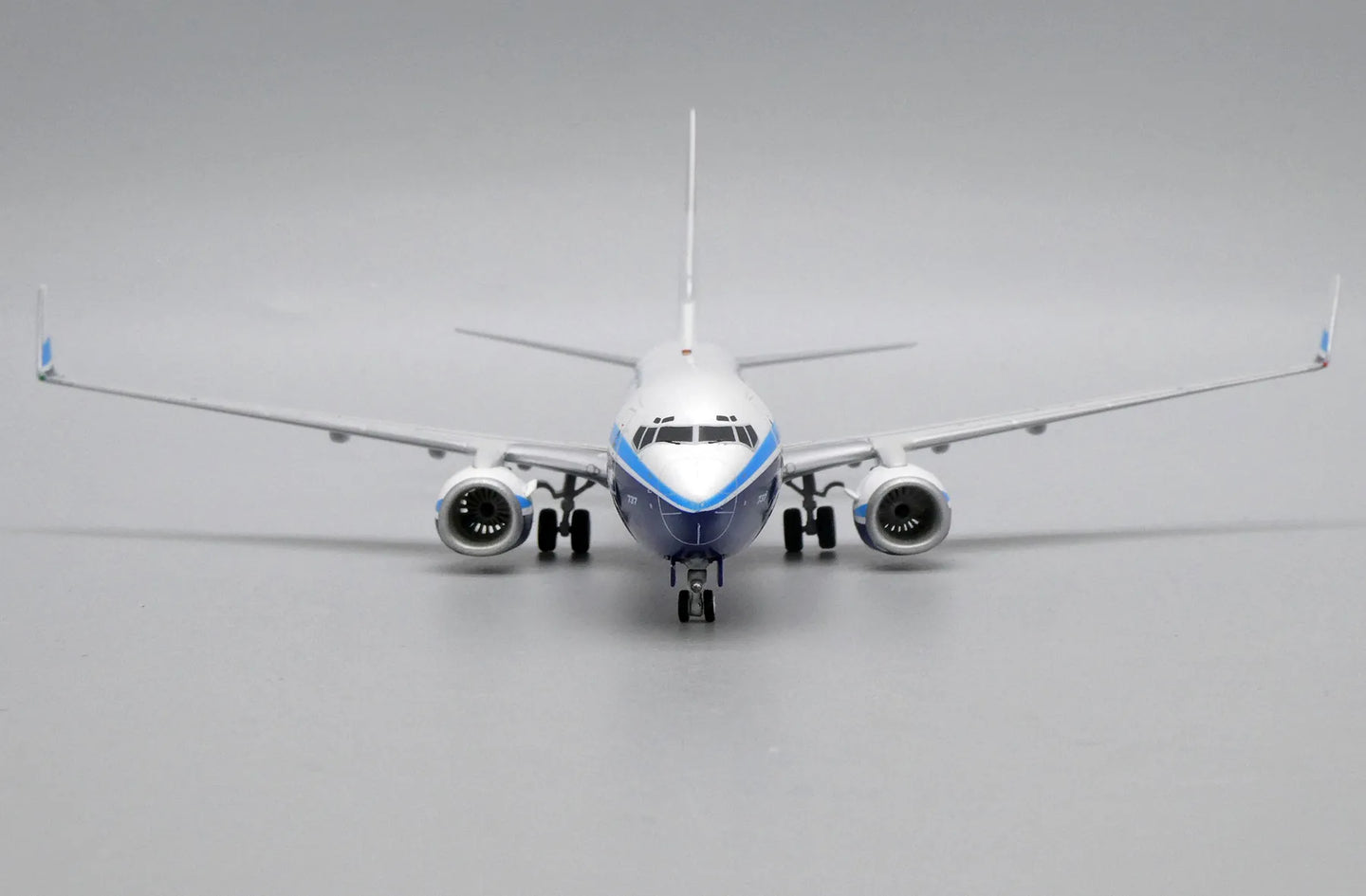 JC WINGS B737-800 RYANAIR "DREAMLINER COLOURS" REG: EI-DCL
