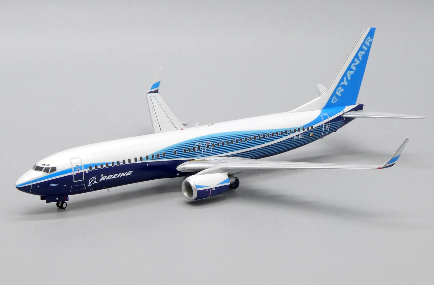 JC WINGS B737-800 RYANAIR "DREAMLINER COLOURS" REG: EI-DCL