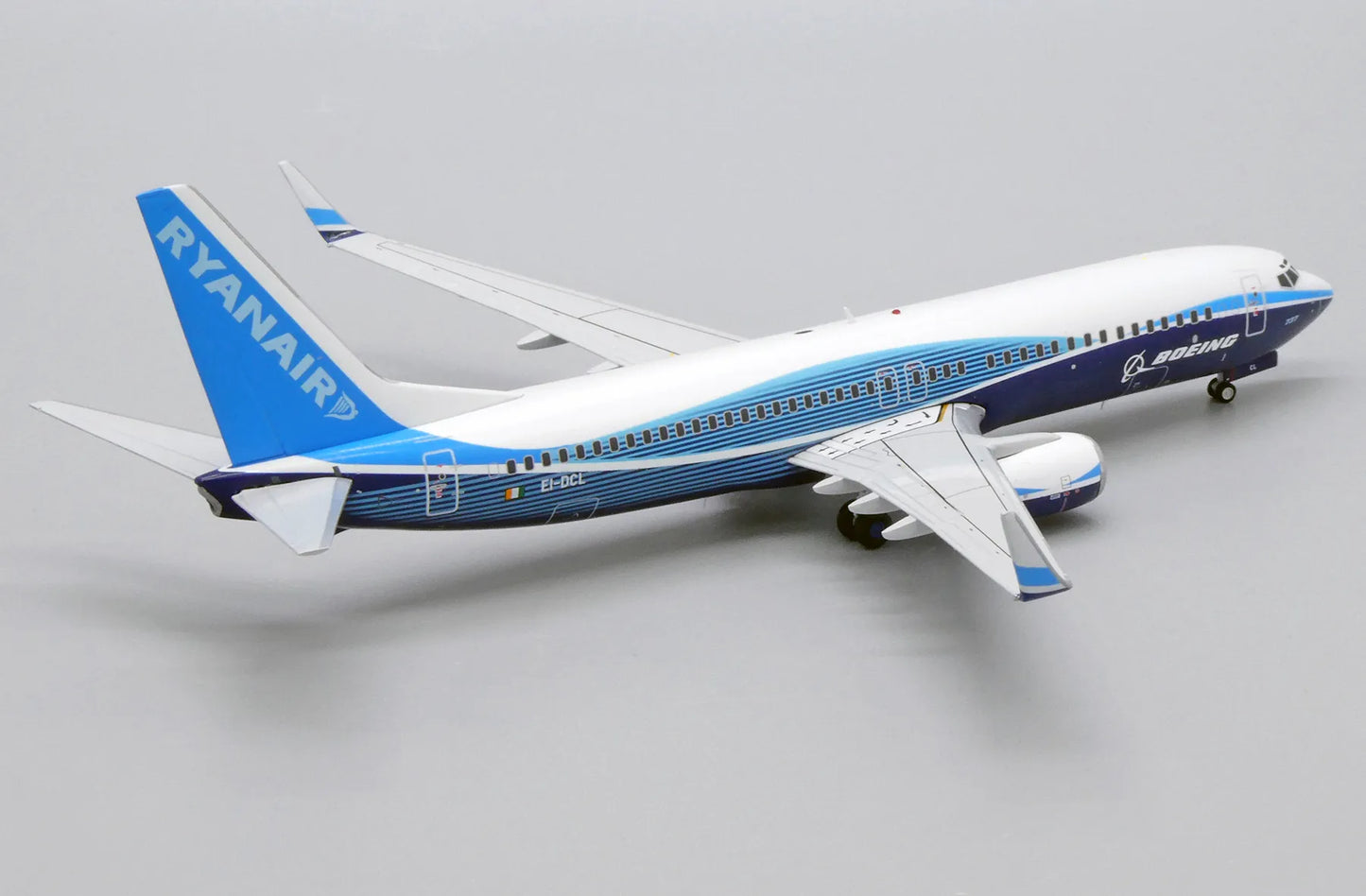 JC WINGS B737-800 RYANAIR "DREAMLINER COLOURS" REG: EI-DCL