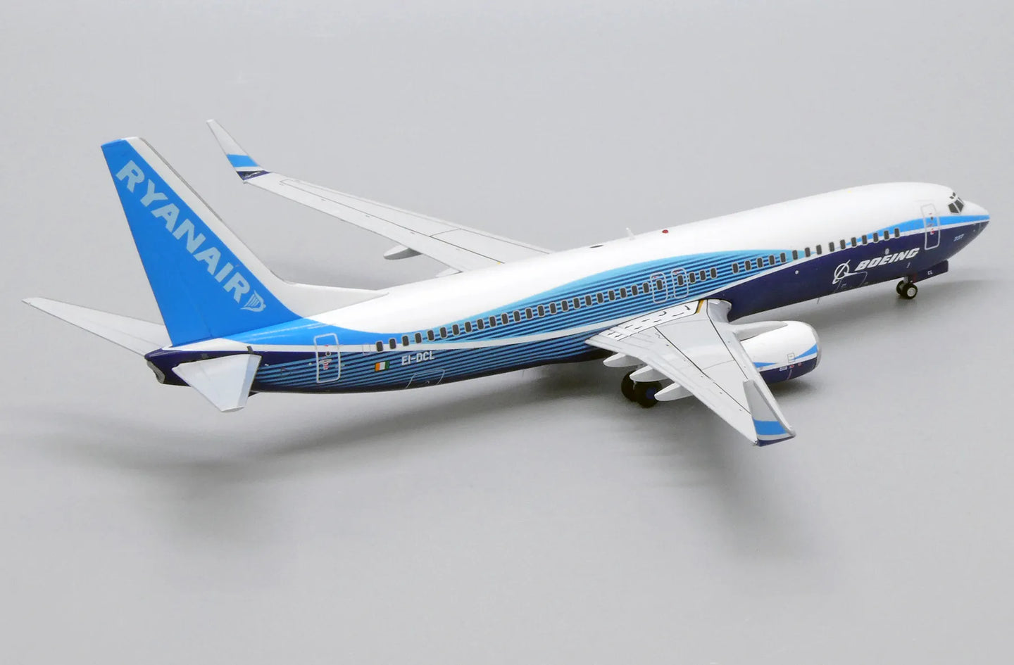 JC WINGS B737-800 RYANAIR "DREAMLINER COLOURS" REG: EI-DCL