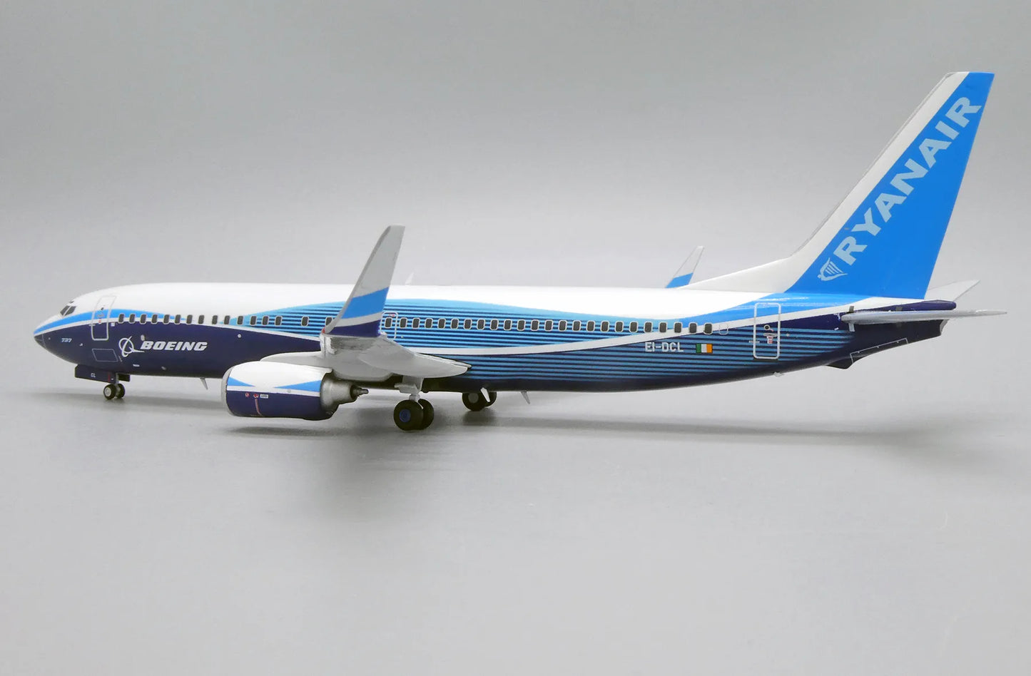 JC WINGS B737-800 RYANAIR "DREAMLINER COLOURS" REG: EI-DCL