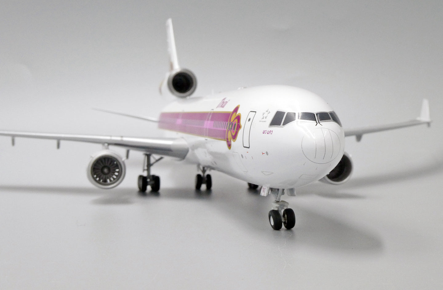 JC WINGS MD-11 THAI AIRWAYS "OLD COLOURS" REG: HS-TMD