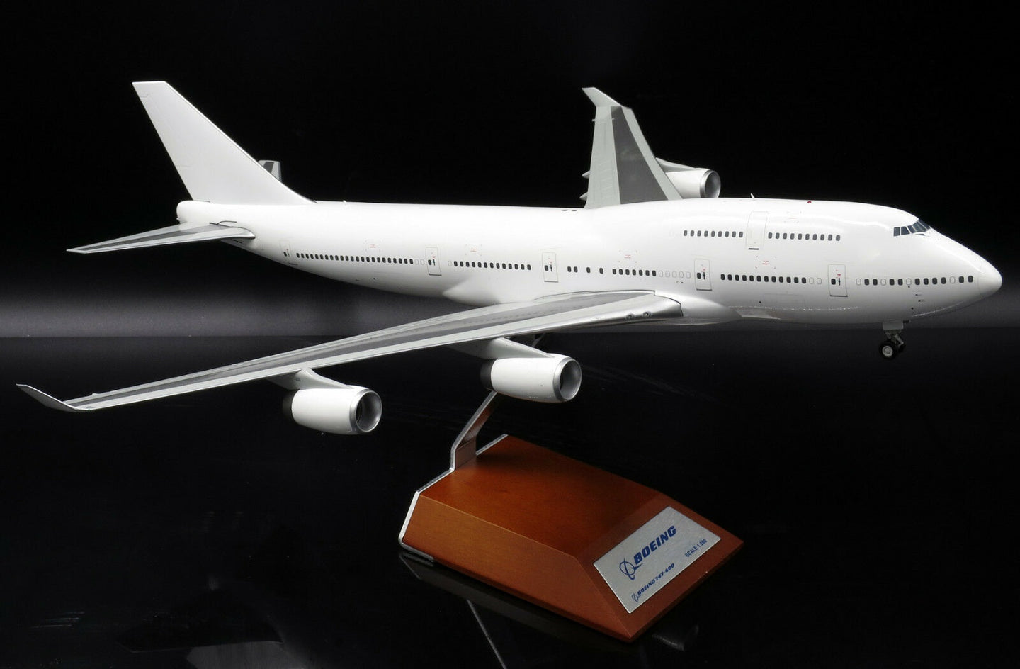 JC WINGS B747-400 BLANK (ROLLS-ROYCE) WITH STAND