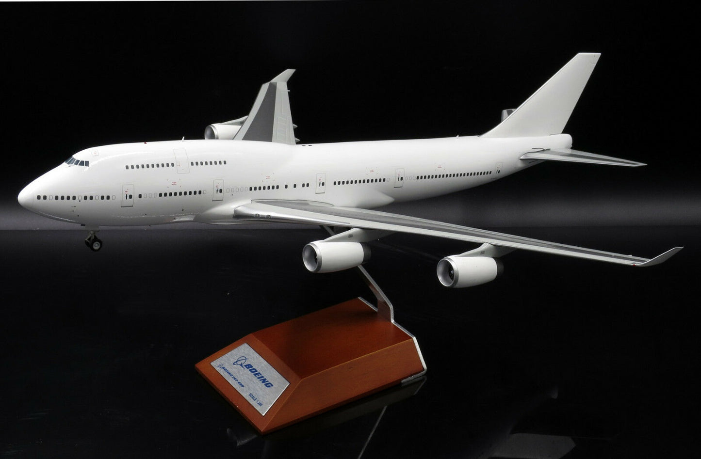 JC WINGS B747-400 BLANK (ROLLS-ROYCE) WITH STAND