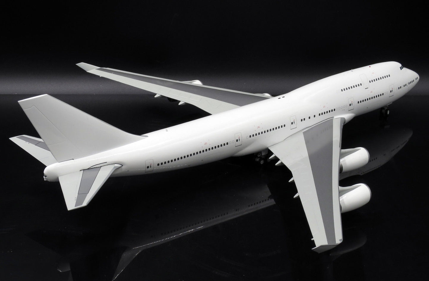 JC WINGS B747-400 BLANK (ROLLS-ROYCE) WITH STAND