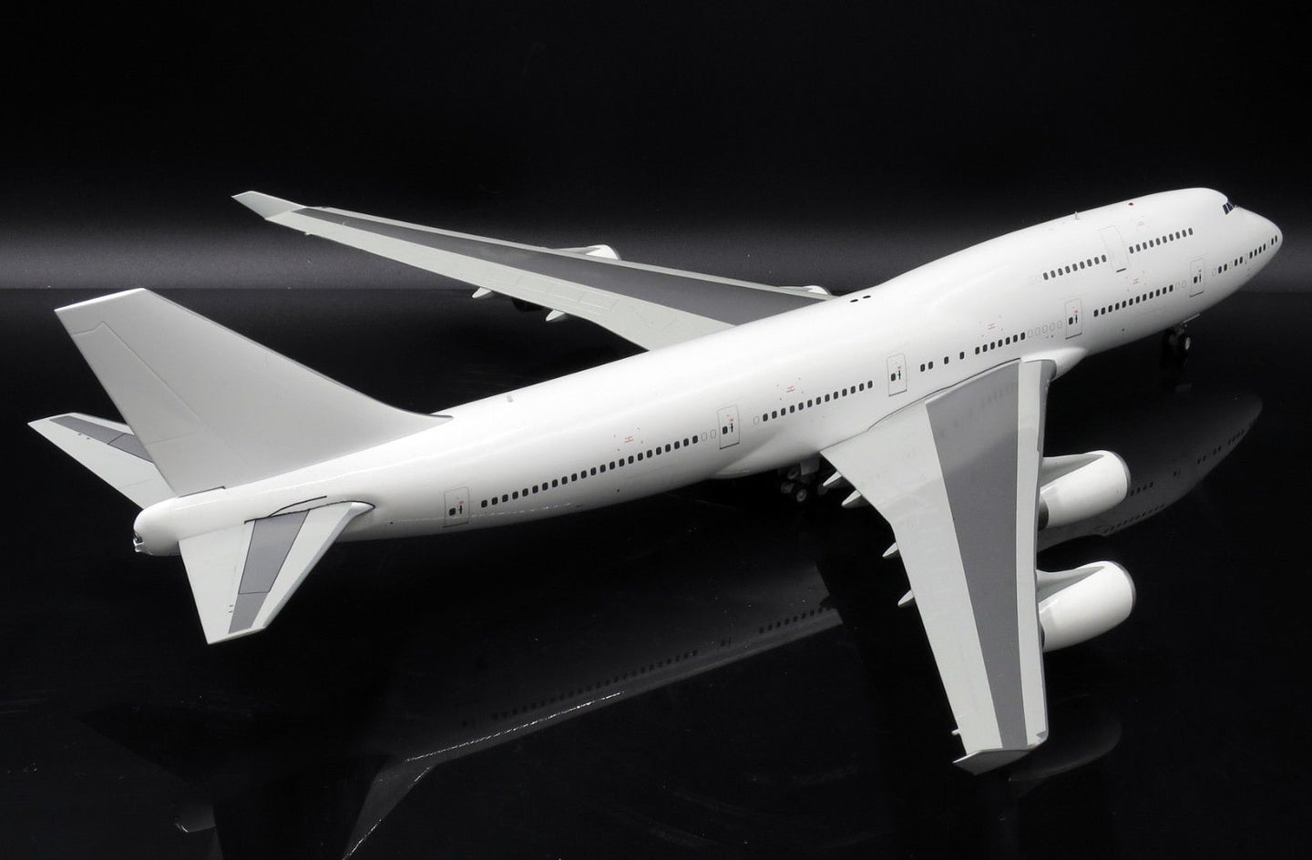JC WINGS B747-400 BLANK (ROLLS-ROYCE) WITH STAND