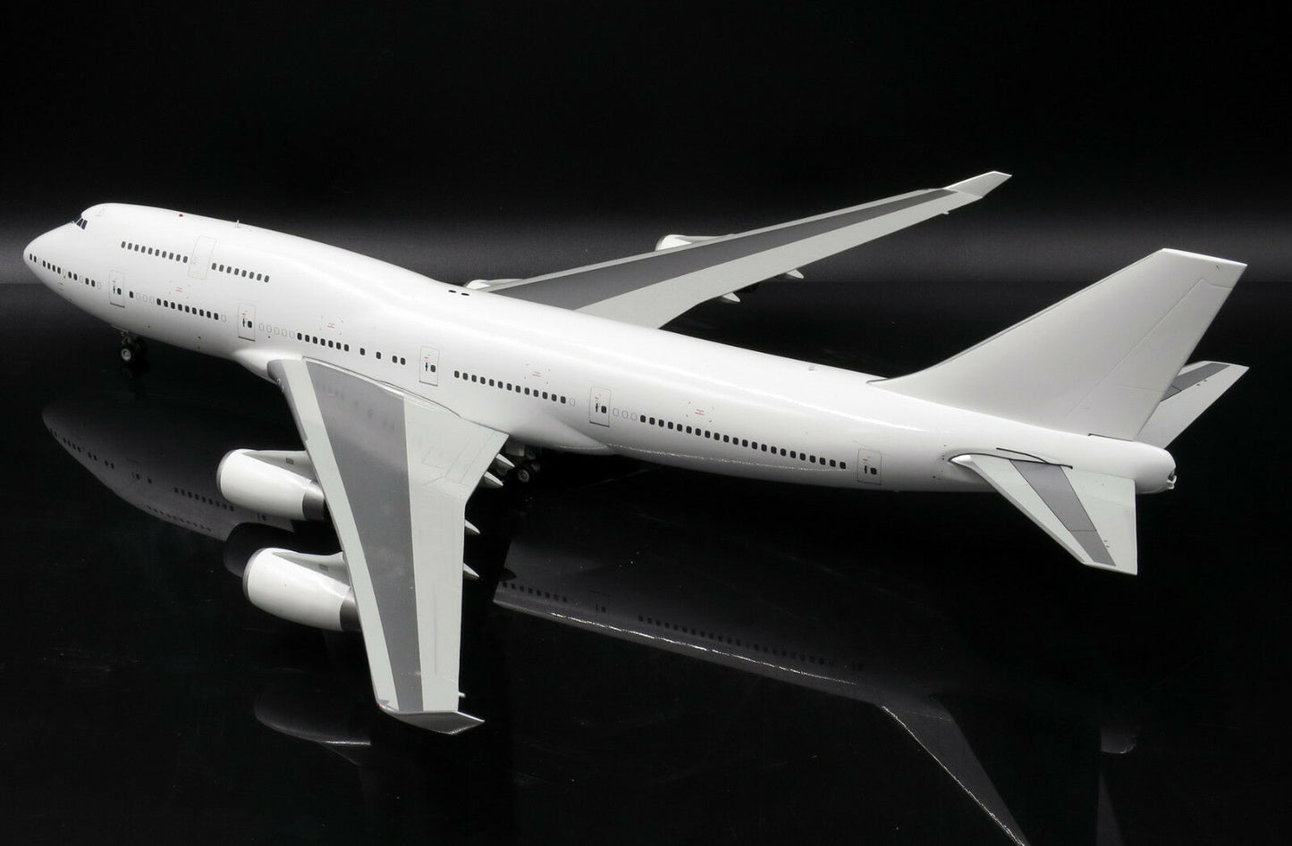 JC WINGS B747-400 BLANK (ROLLS-ROYCE) WITH STAND