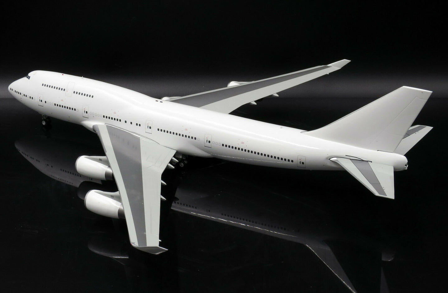 JC WINGS B747-400 BLANK (ROLLS-ROYCE) WITH STAND