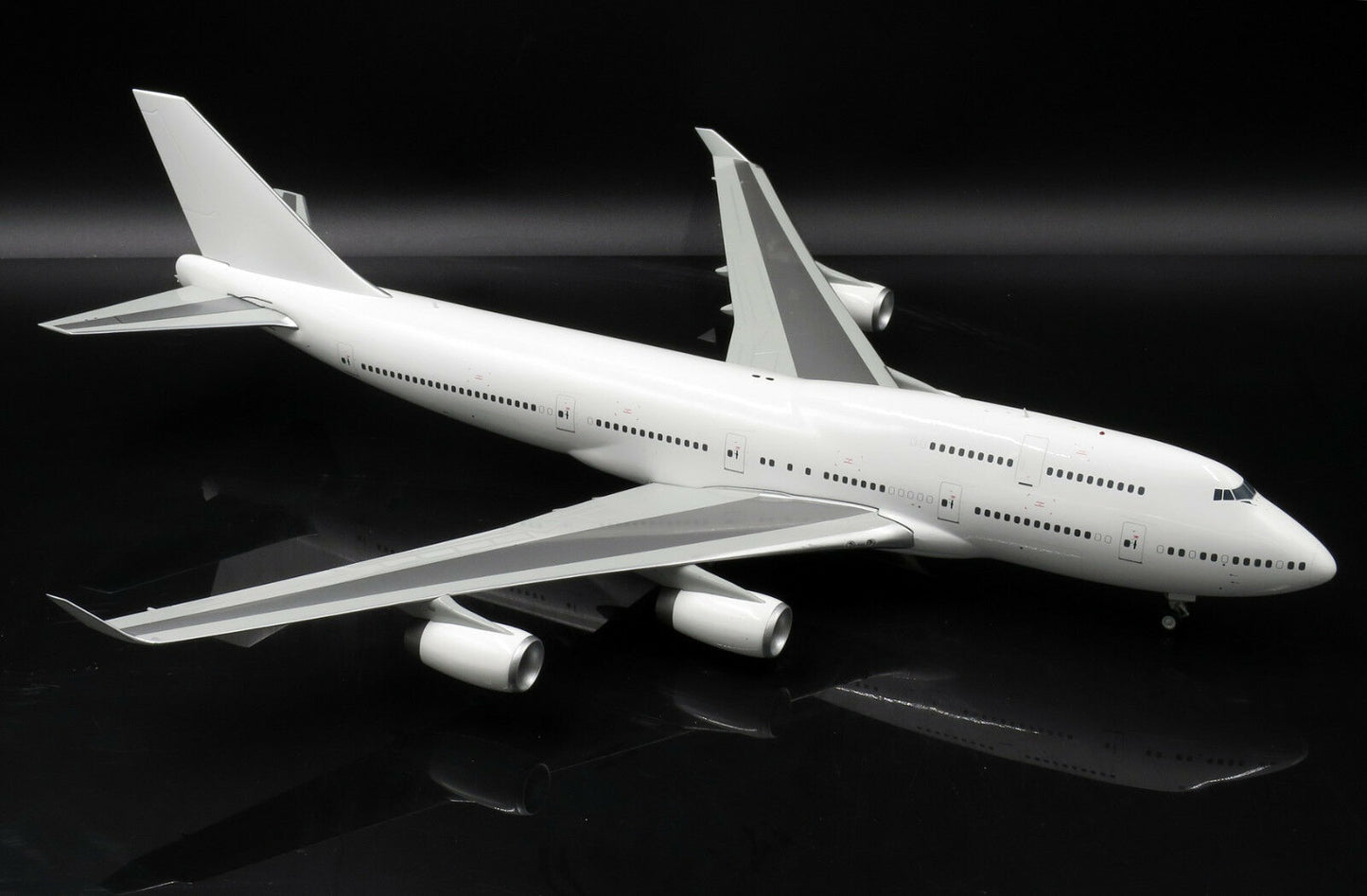 JC WINGS B747-400 BLANK (ROLLS-ROYCE) WITH STAND
