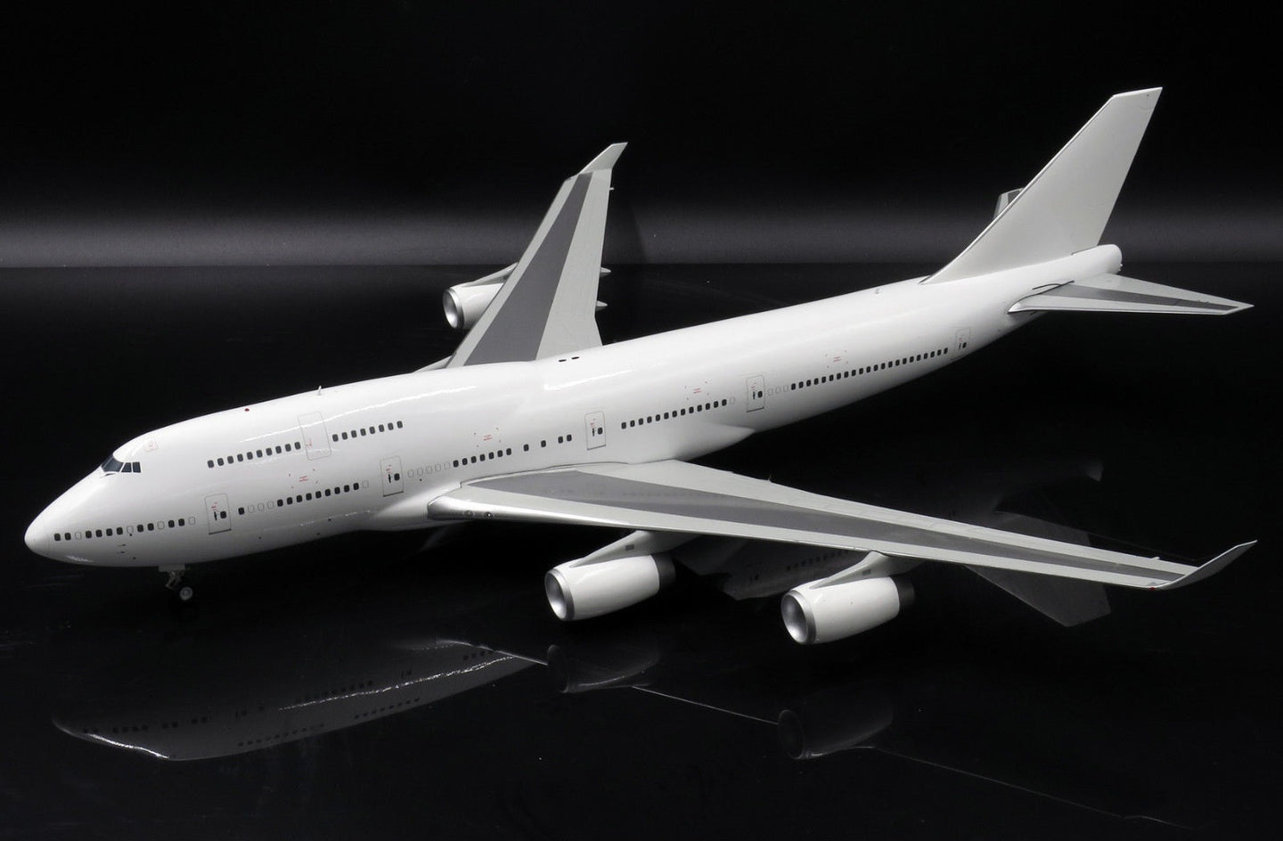 JC WINGS B747-400 BLANK (ROLLS-ROYCE) WITH STAND