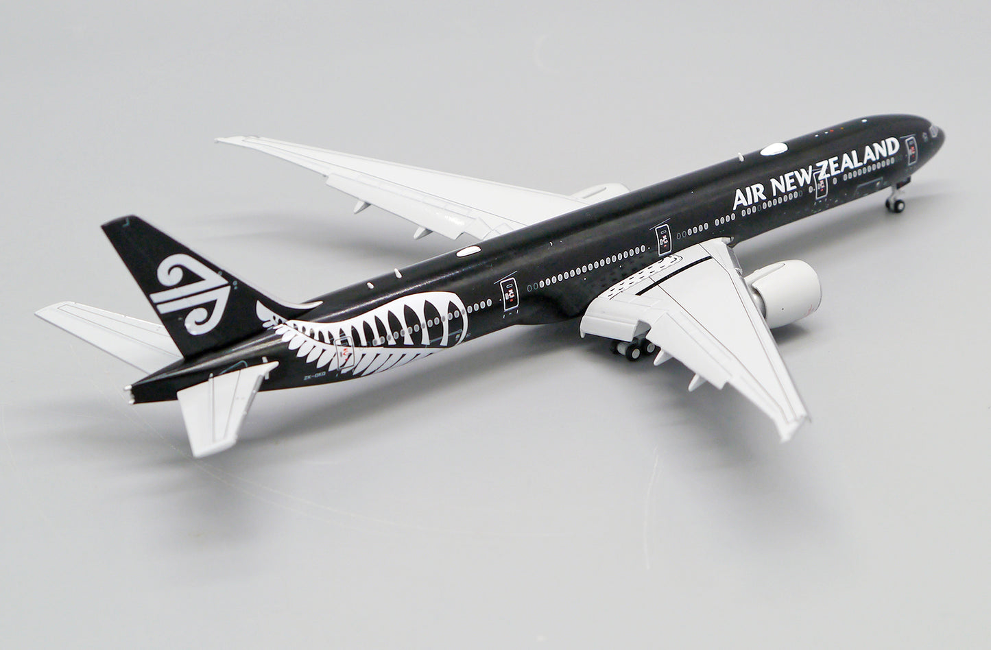 JC WINGS B777-300ER AIR NEW ZEALAND ALL BLACKS REG: ZK-OKQ