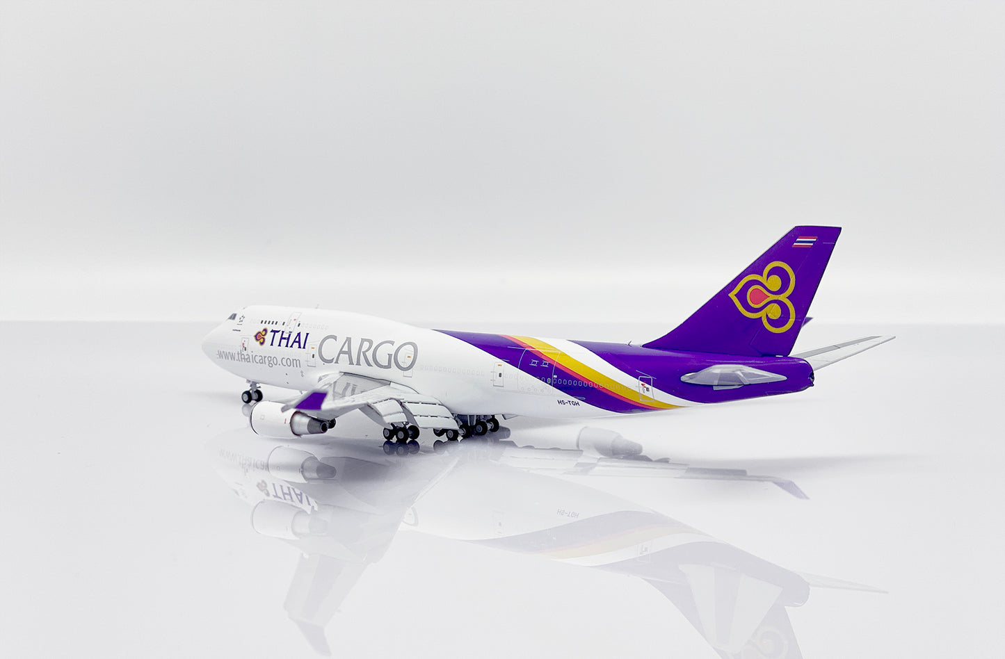 JCWINGS B747-400(BCF) THAI CARGO (FLAP DOWN) REG: HS-TGH