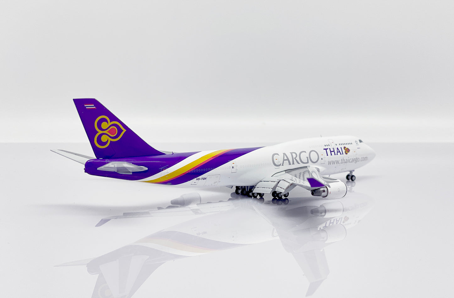 JCWINGS B747-400(BCF) THAI CARGO (FLAP DOWN) REG: HS-TGH