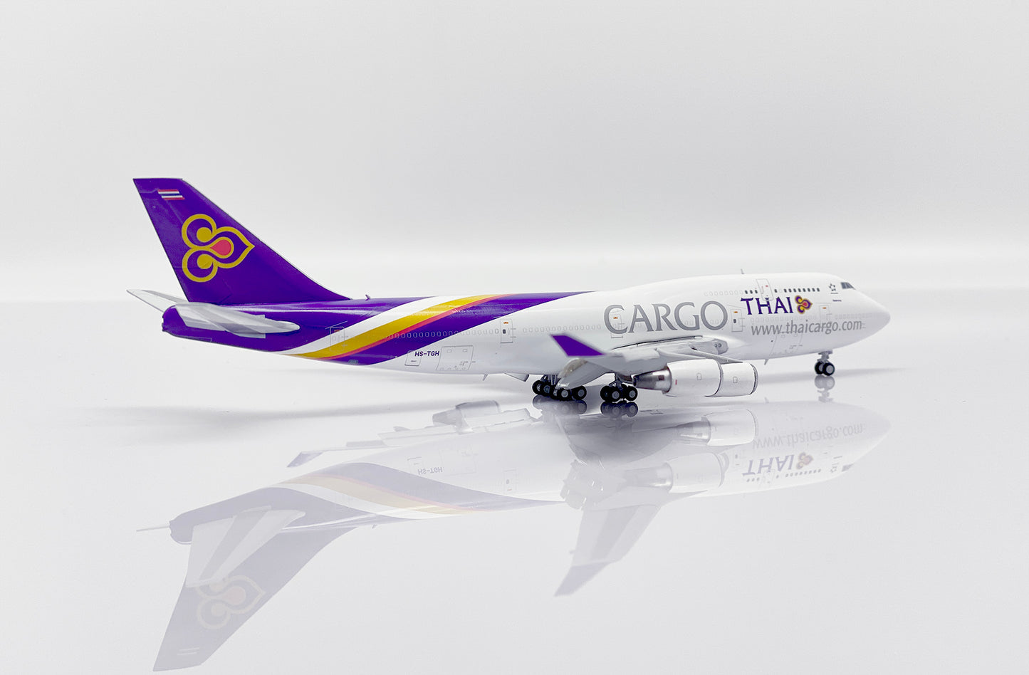 JCWINGS B747-400(BCF) THAI CARGO (FLAP DOWN) REG: HS-TGH