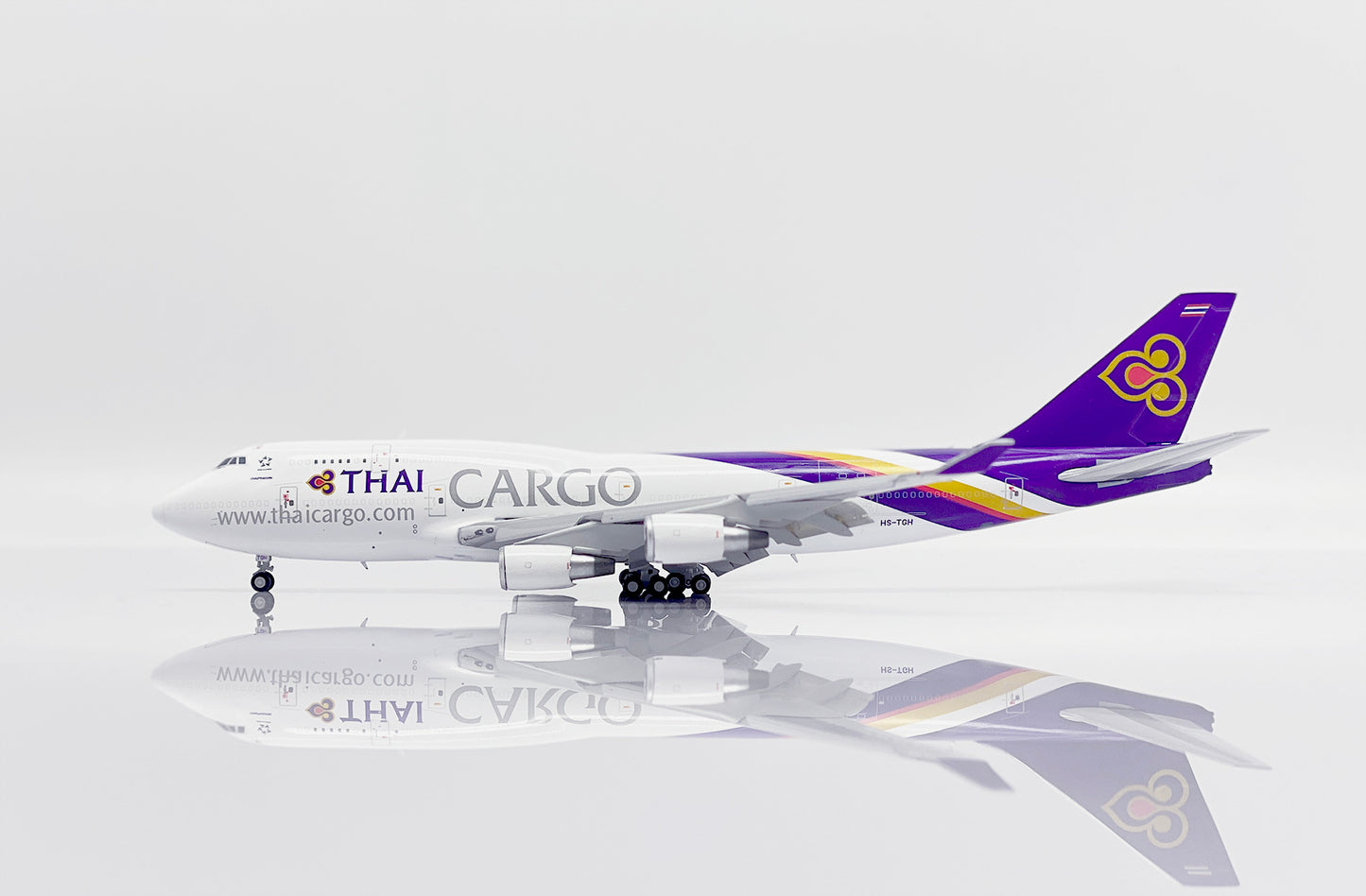 JCWINGS B747-400(BCF) THAI CARGO (FLAP DOWN) REG: HS-TGH