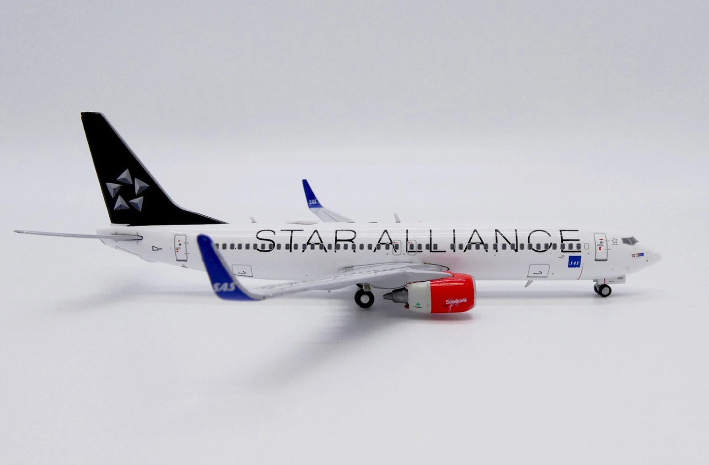 JC WINGS B737-800 SAS SCANDINAVIAN AIRLINES "STAR ALLIANCE" REG: LN-RRE