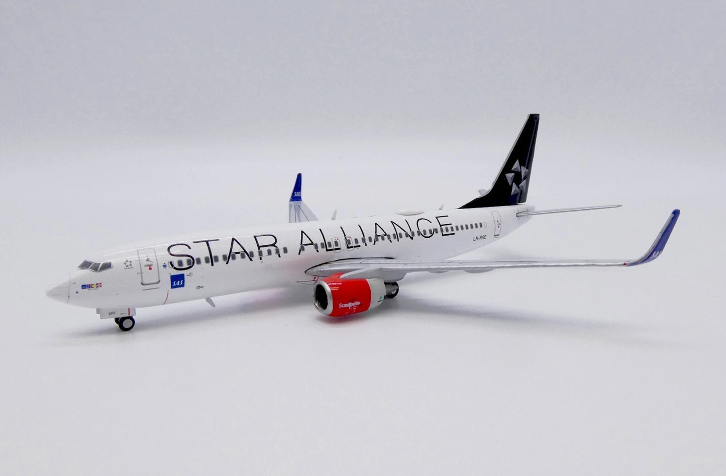 JC WINGS B737-800 SAS SCANDINAVIAN AIRLINES "STAR ALLIANCE" REG: LN-RRE