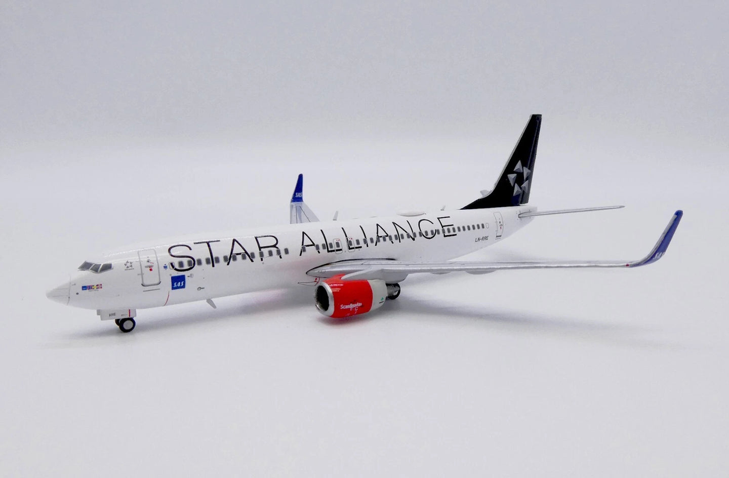 JC WINGS B737-800 SAS SCANDINAVIAN AIRLINES "STAR ALLIANCE" REG: LN-RRE