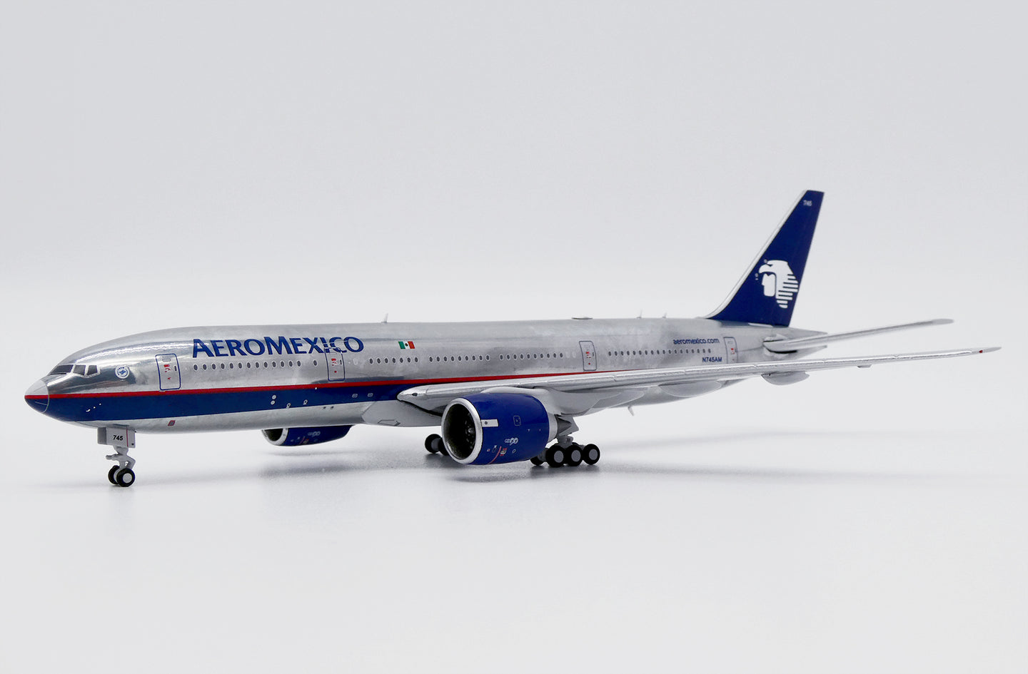JC WINGS B777-200ER AEROMEXICO REG: N745AM