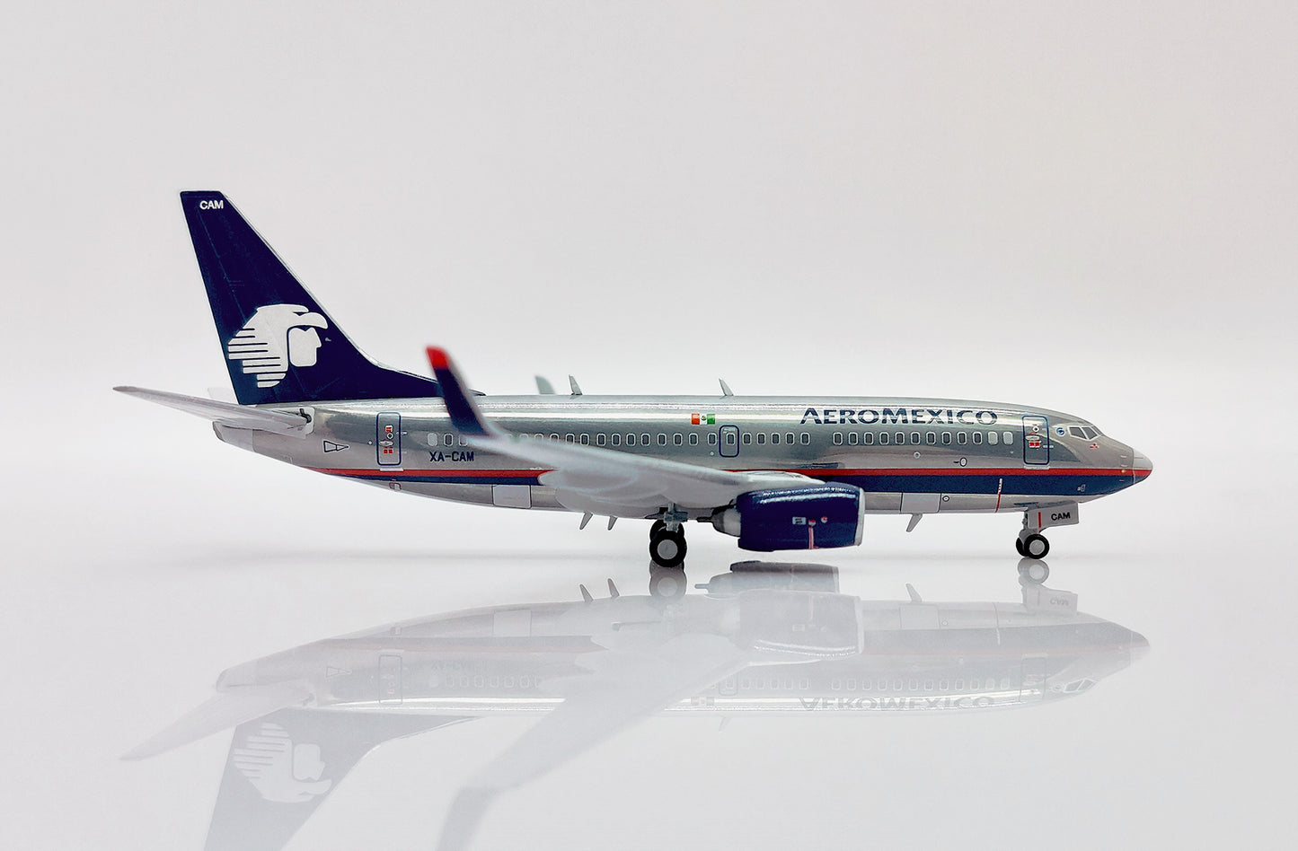 JC WINGS B737-700 AEROMEXICO (POLISHED) REG: XA-CAM