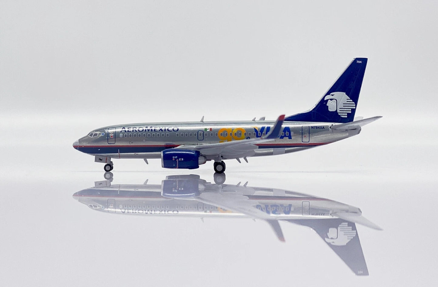 JC WINGS B737-700 AEROMEXICO GO VISA POLISHED REG: N784XA