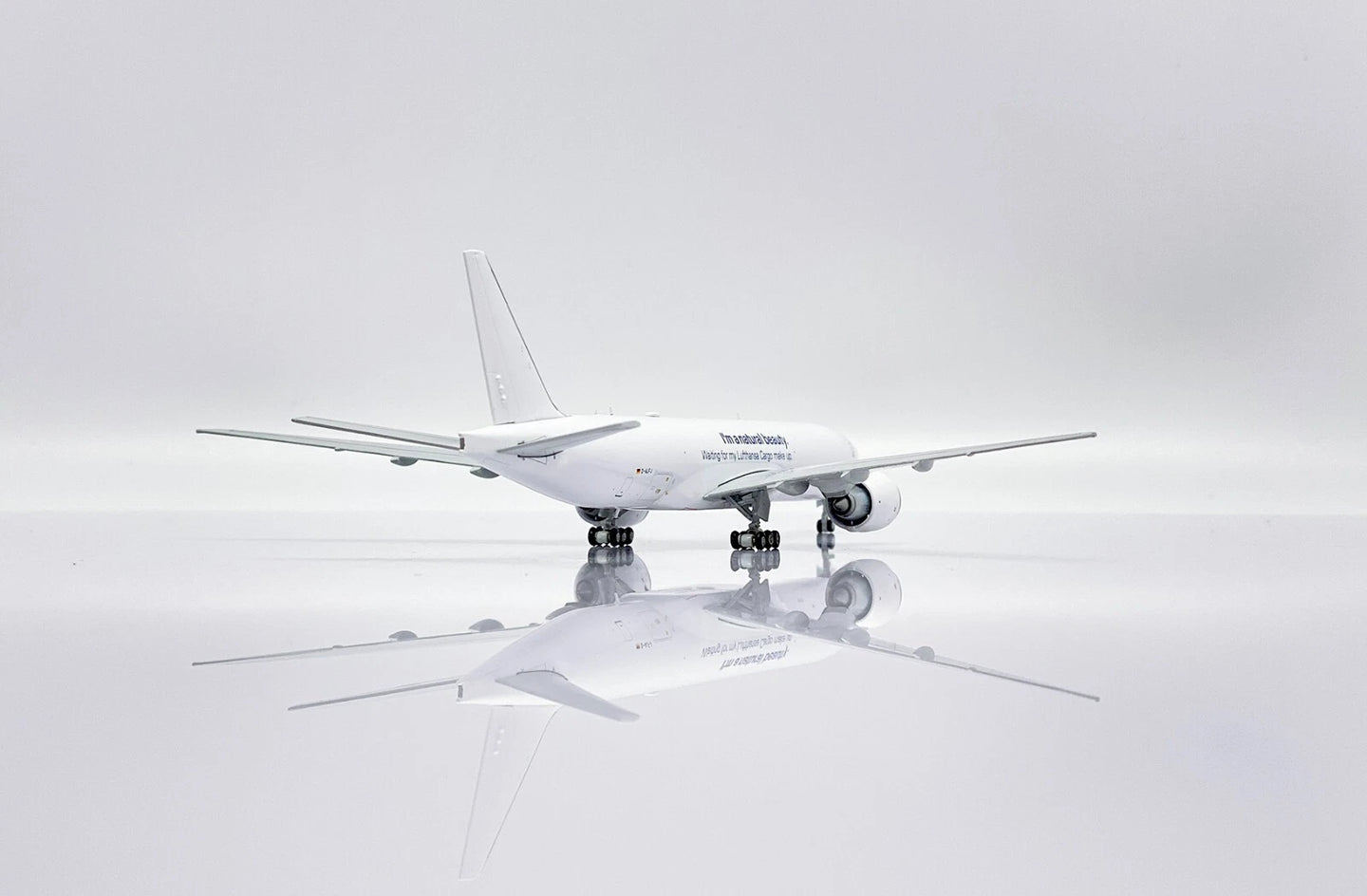 JC WINGS 777-200LRF LUFTHANSA CARGO REG: D-ALFJ