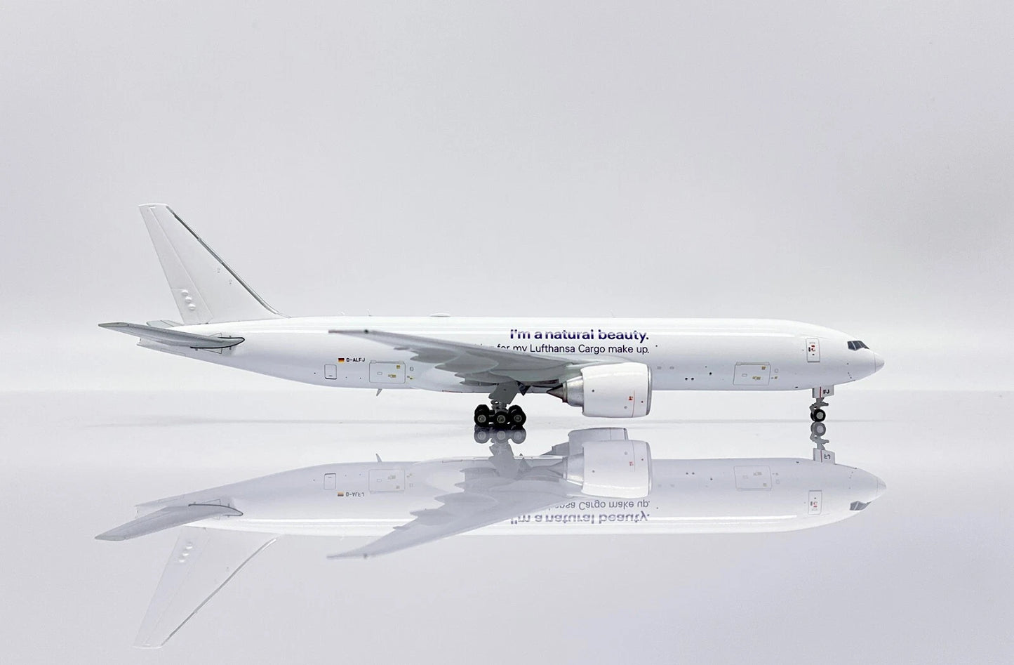 JC WINGS 777-200LRF LUFTHANSA CARGO REG: D-ALFJ