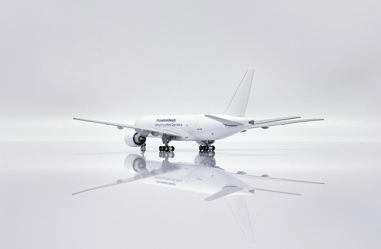 JC WINGS 777-200LRF LUFTHANSA CARGO REG: D-ALFJ