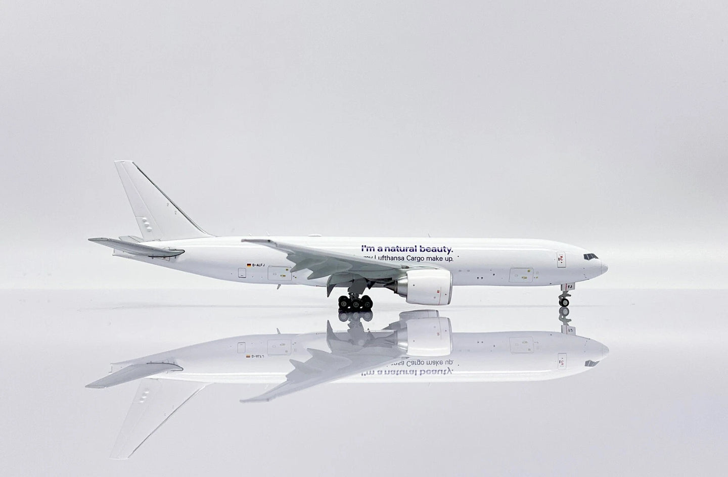 JC WINGS 777-200LRF LUFTHANSA CARGO FLAP DOWN REG: D-ALFJ
